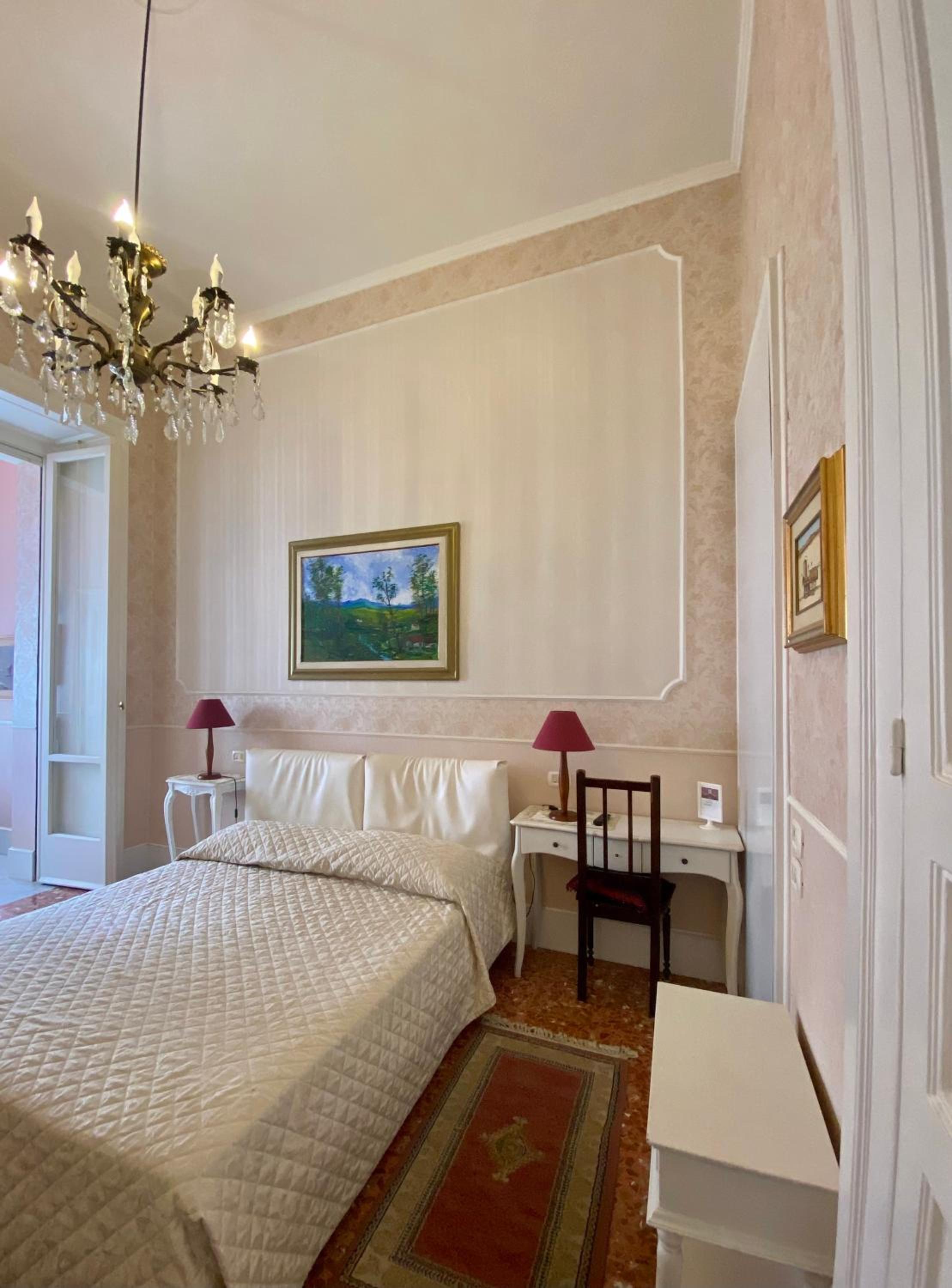 King Suite with Balcony photo 1