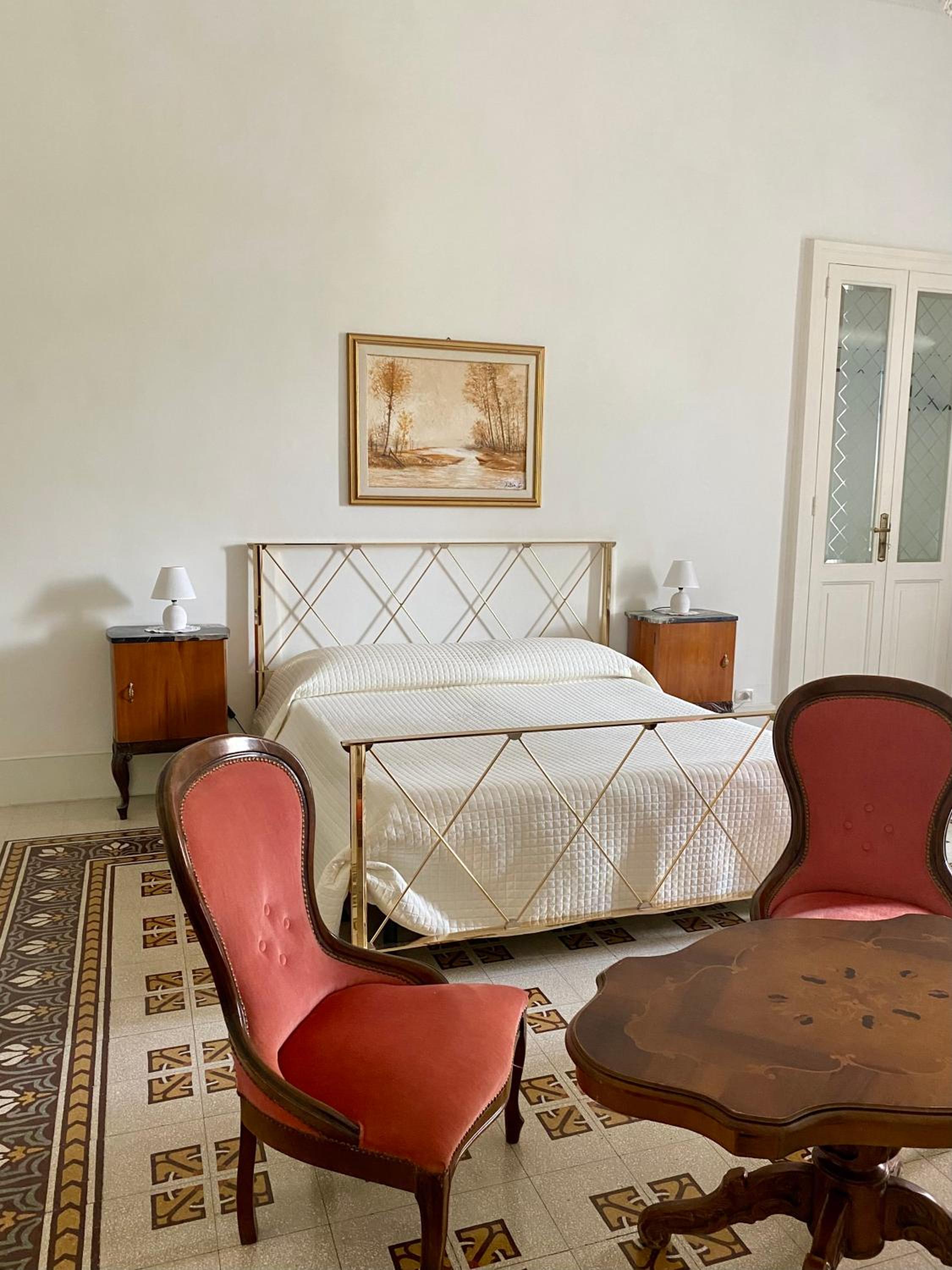 Deluxe Queen Suite photo 1