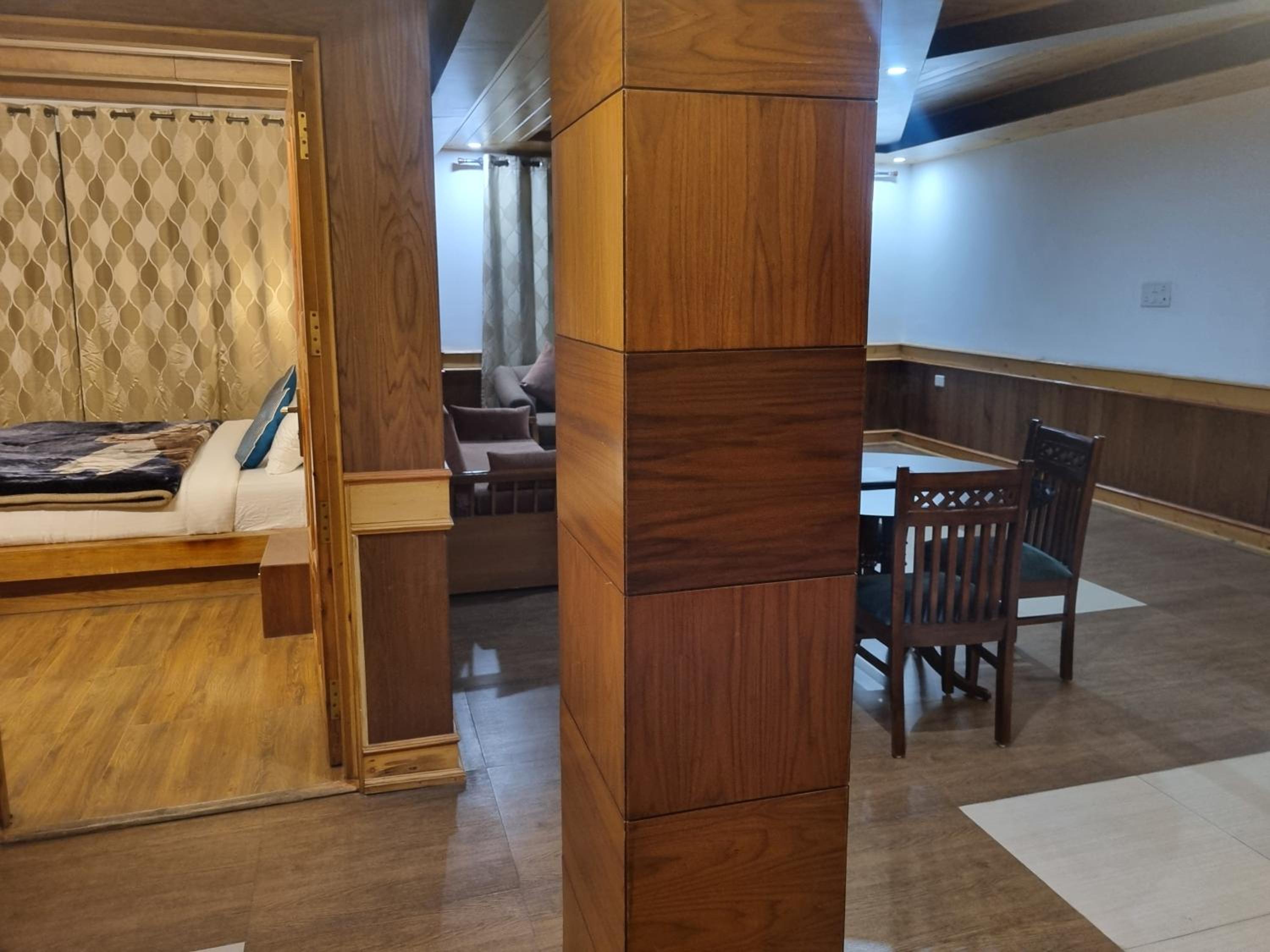 Suite with Balcony - Photo 6