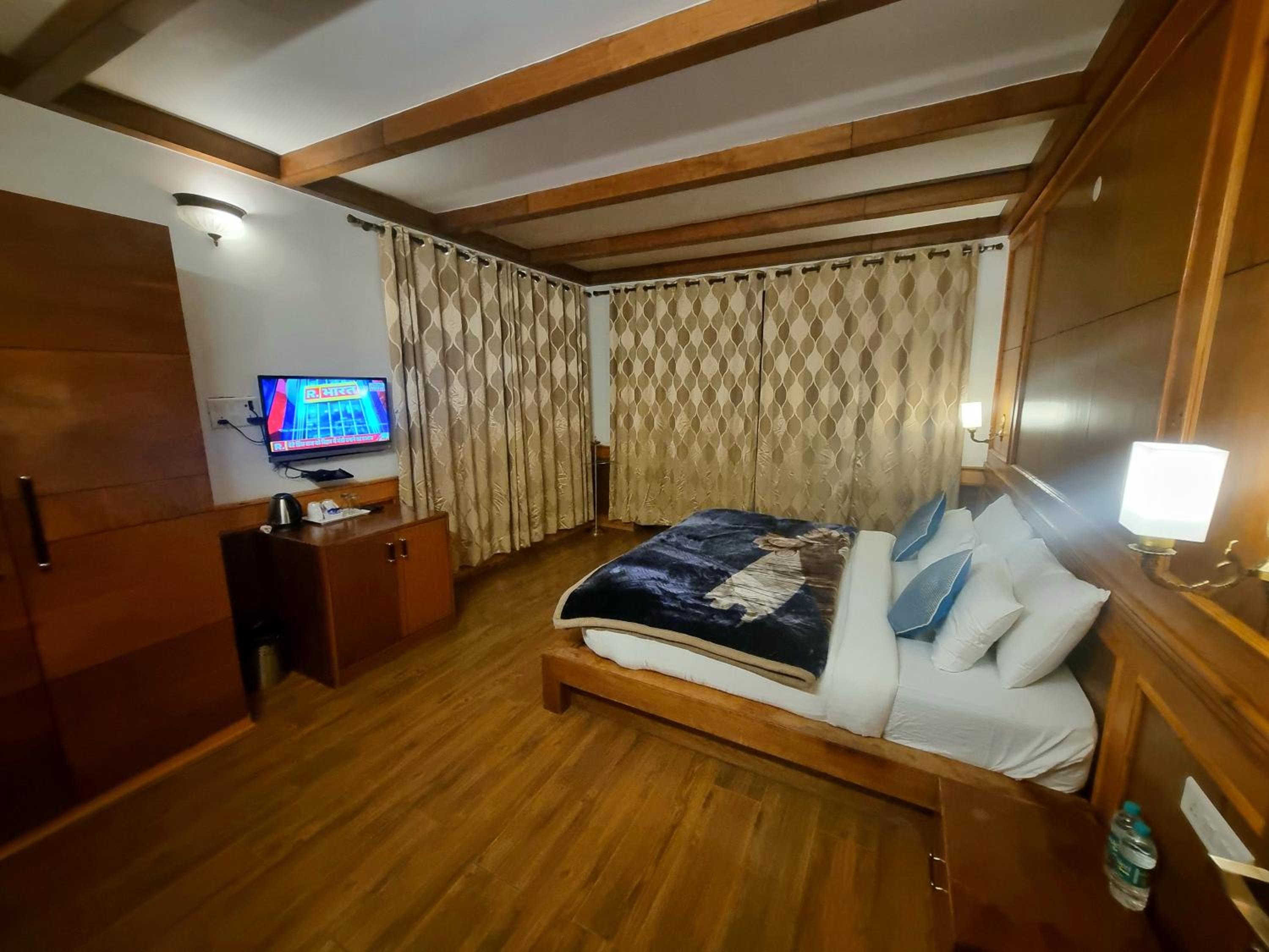 Suite with Balcony - Photo 5