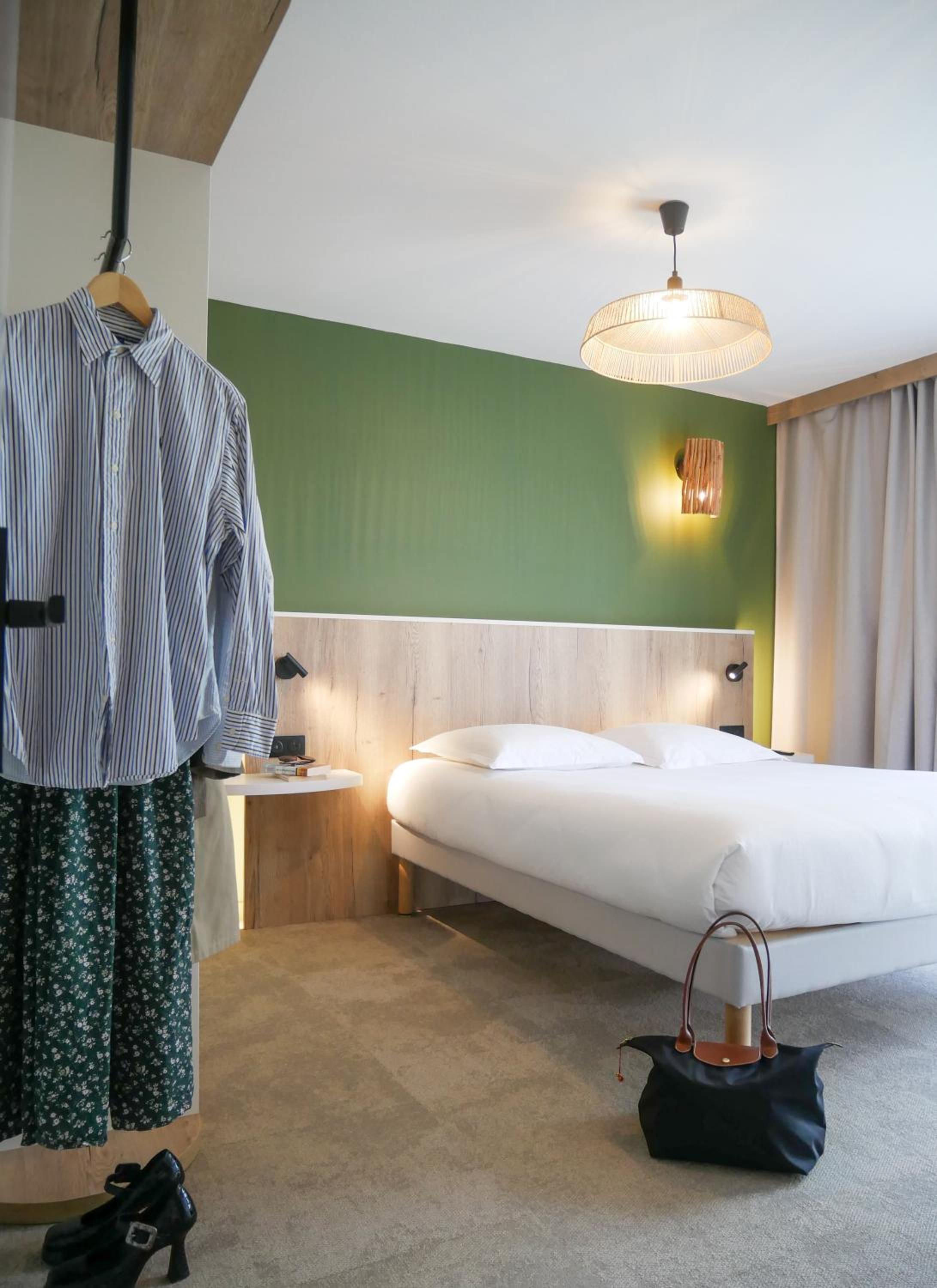 Three-Bedroom Queen Suite with Two Single Beds - Photo 4