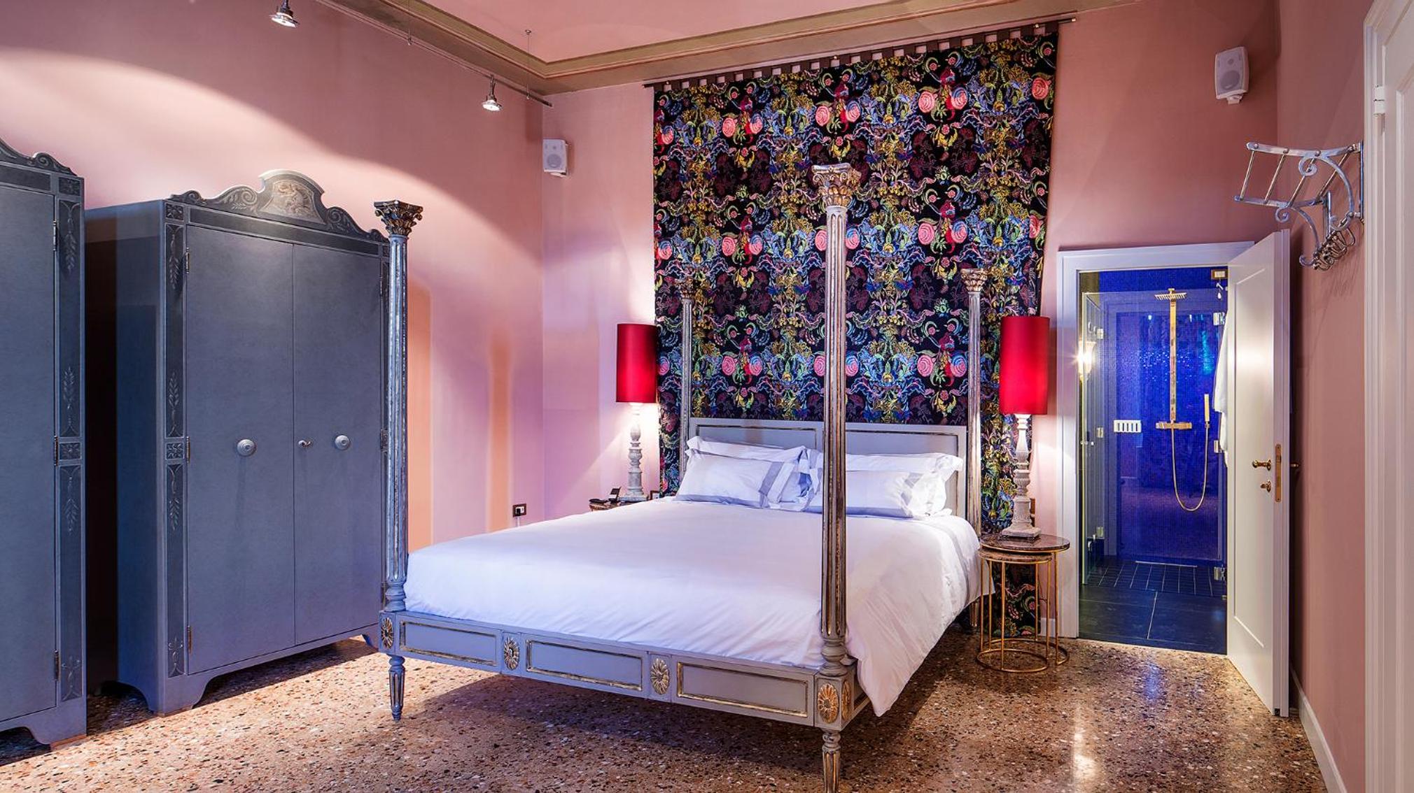 Deluxe King Room photo 2