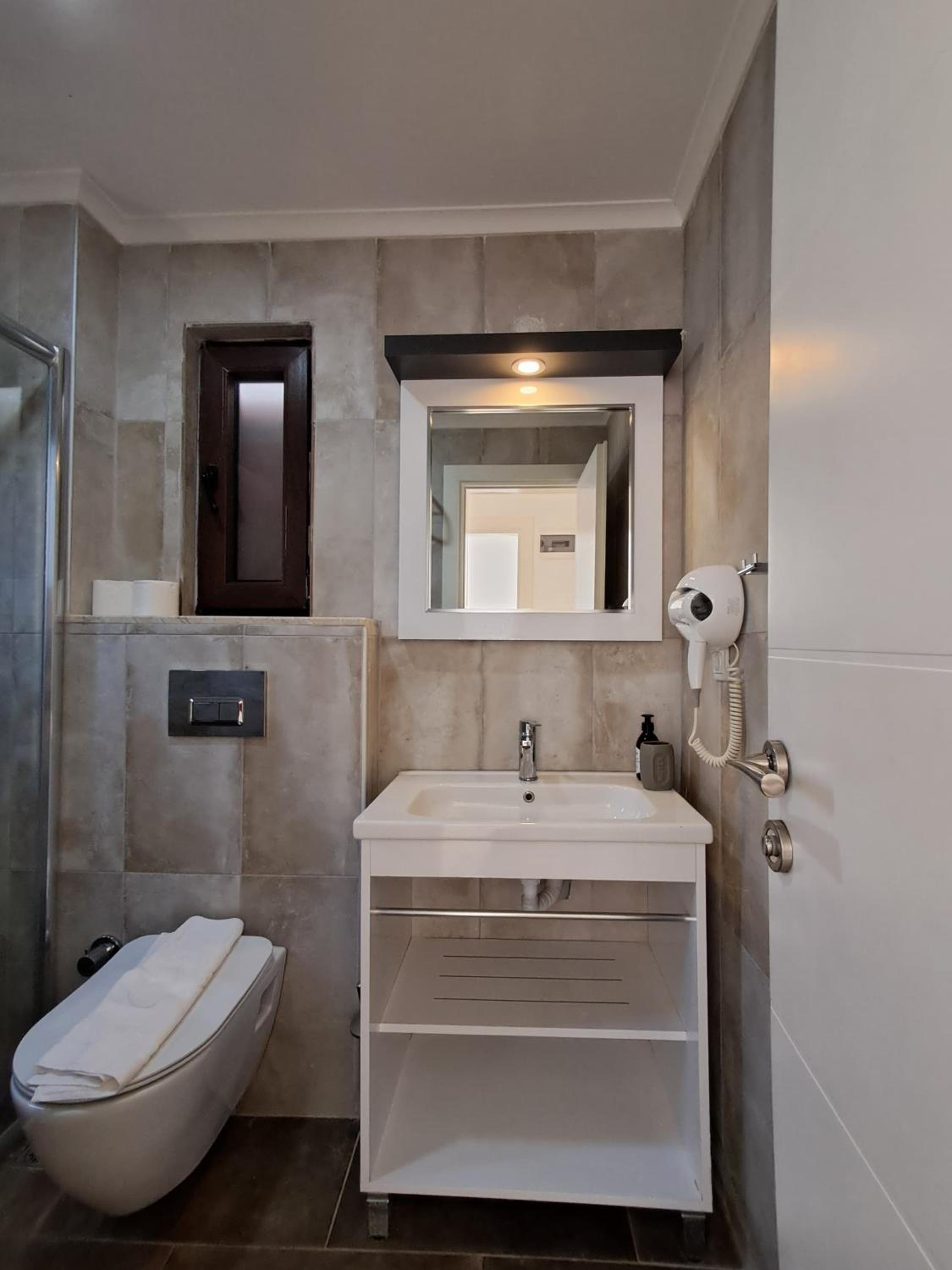 Standard Double Room - Photo 27