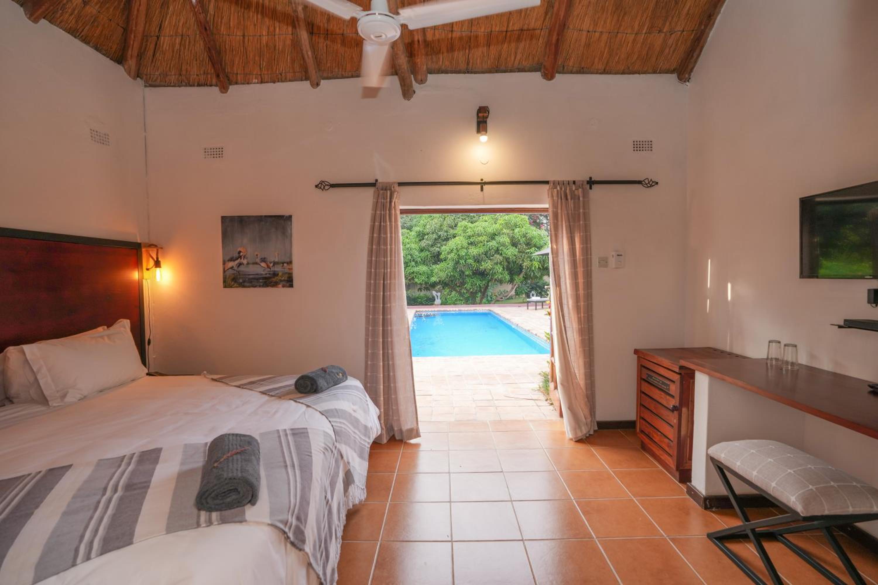 Standard Double or Twin Room - Photo 2