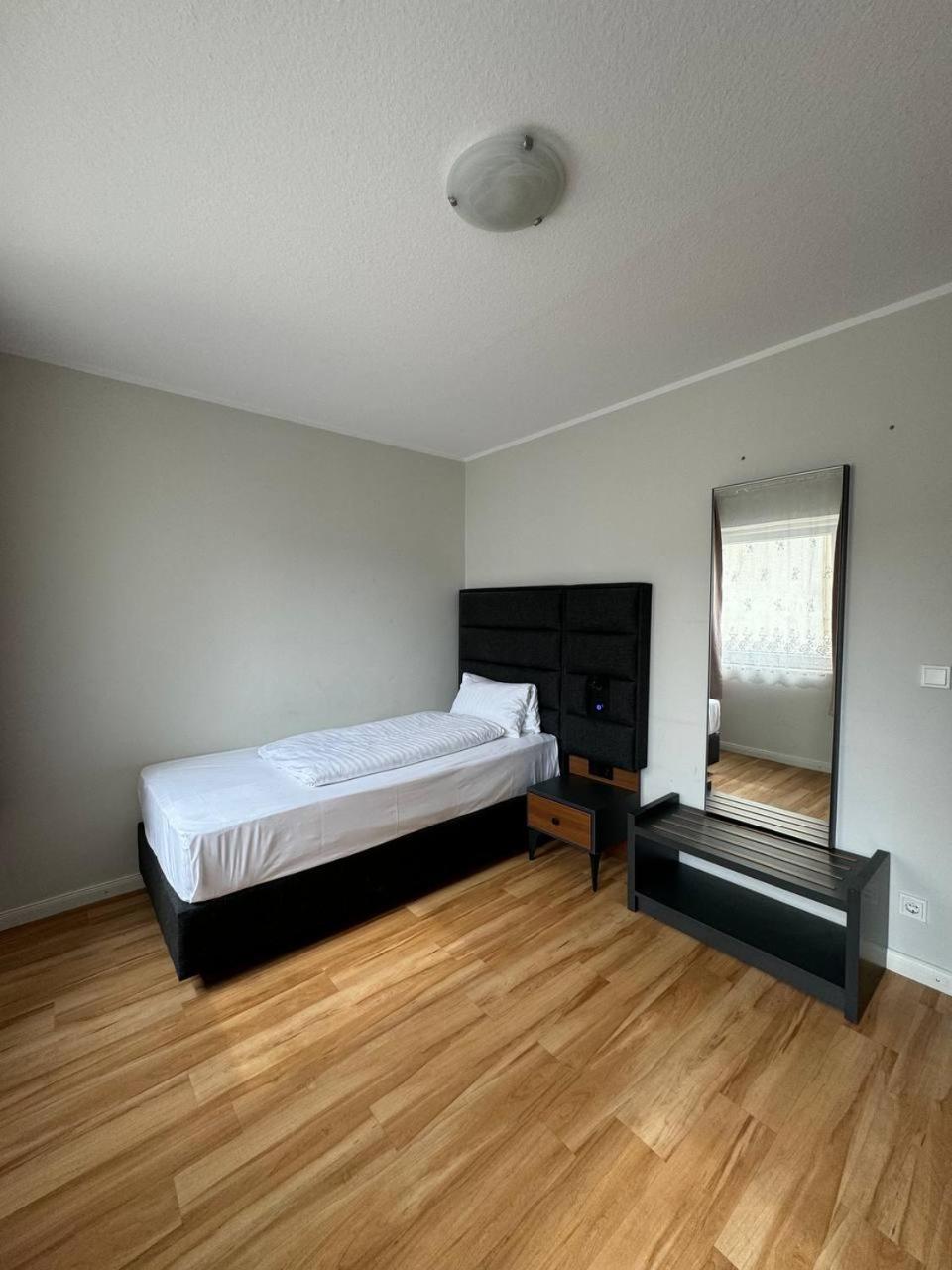 Single Room photo 2