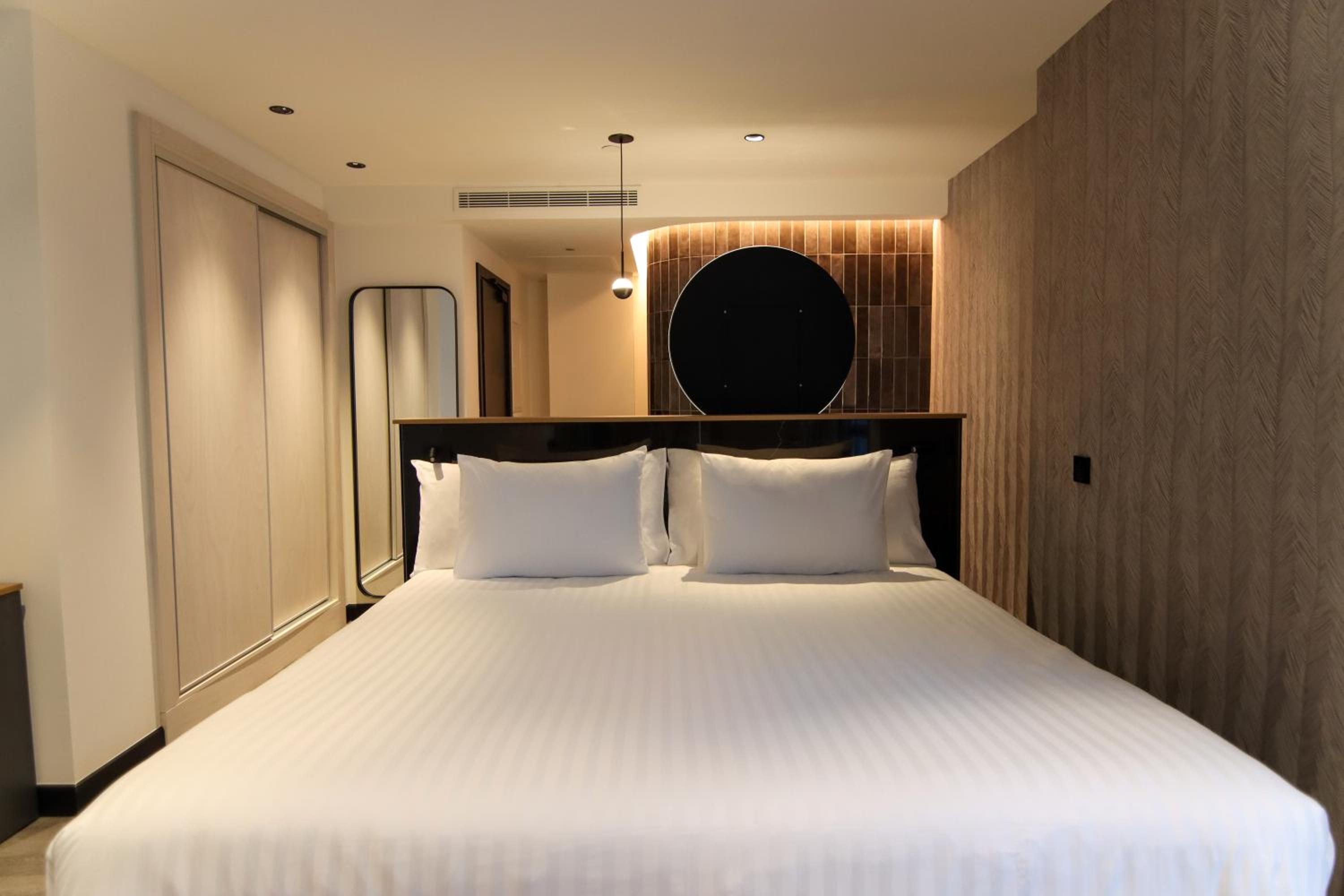 Deluxe Room with Sea View - Photo 4