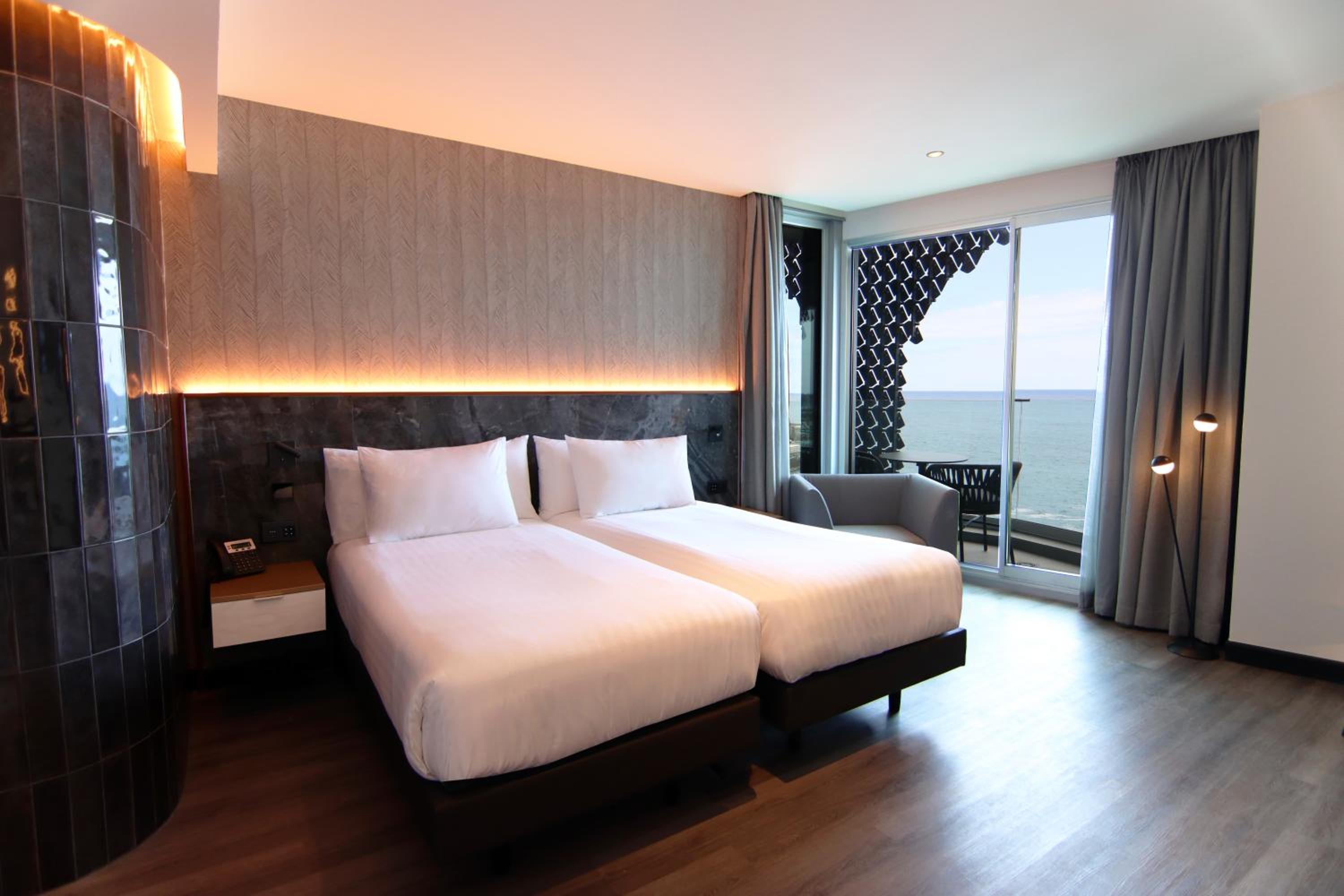 Deluxe Room with Sea View - Photo 1
