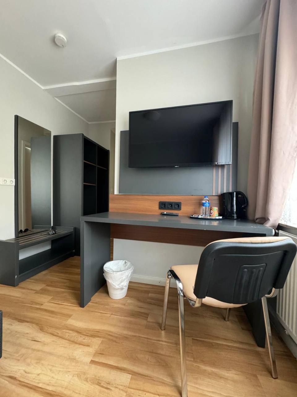 Single Room photo 3
