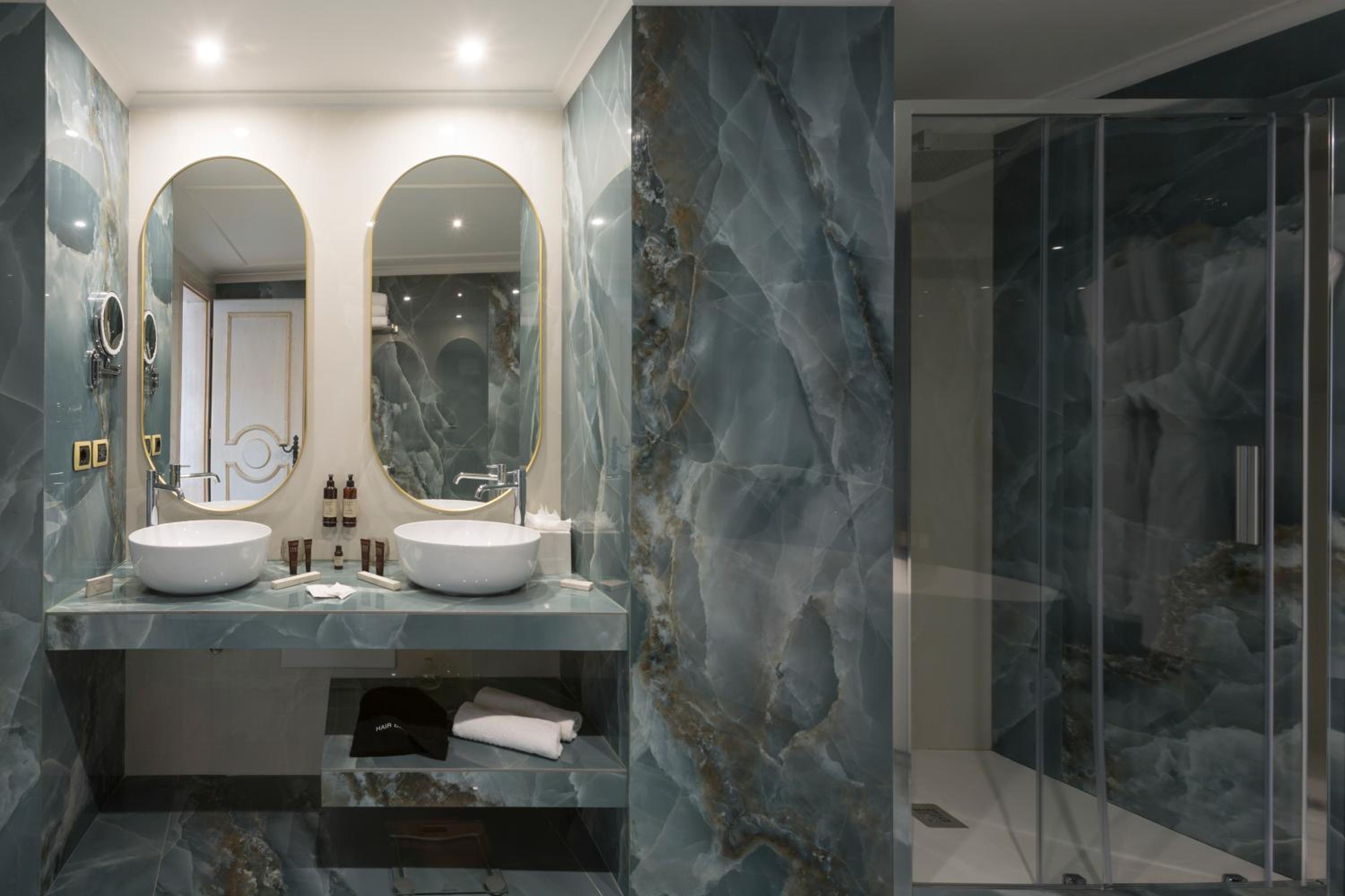 Suite with Sea View - Photo 2