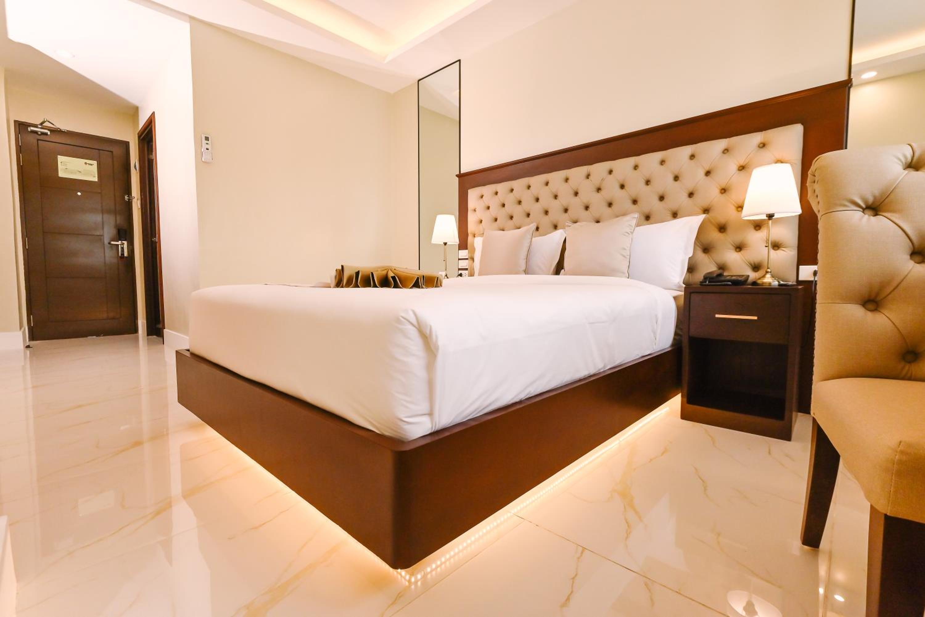 Standard Queen Room