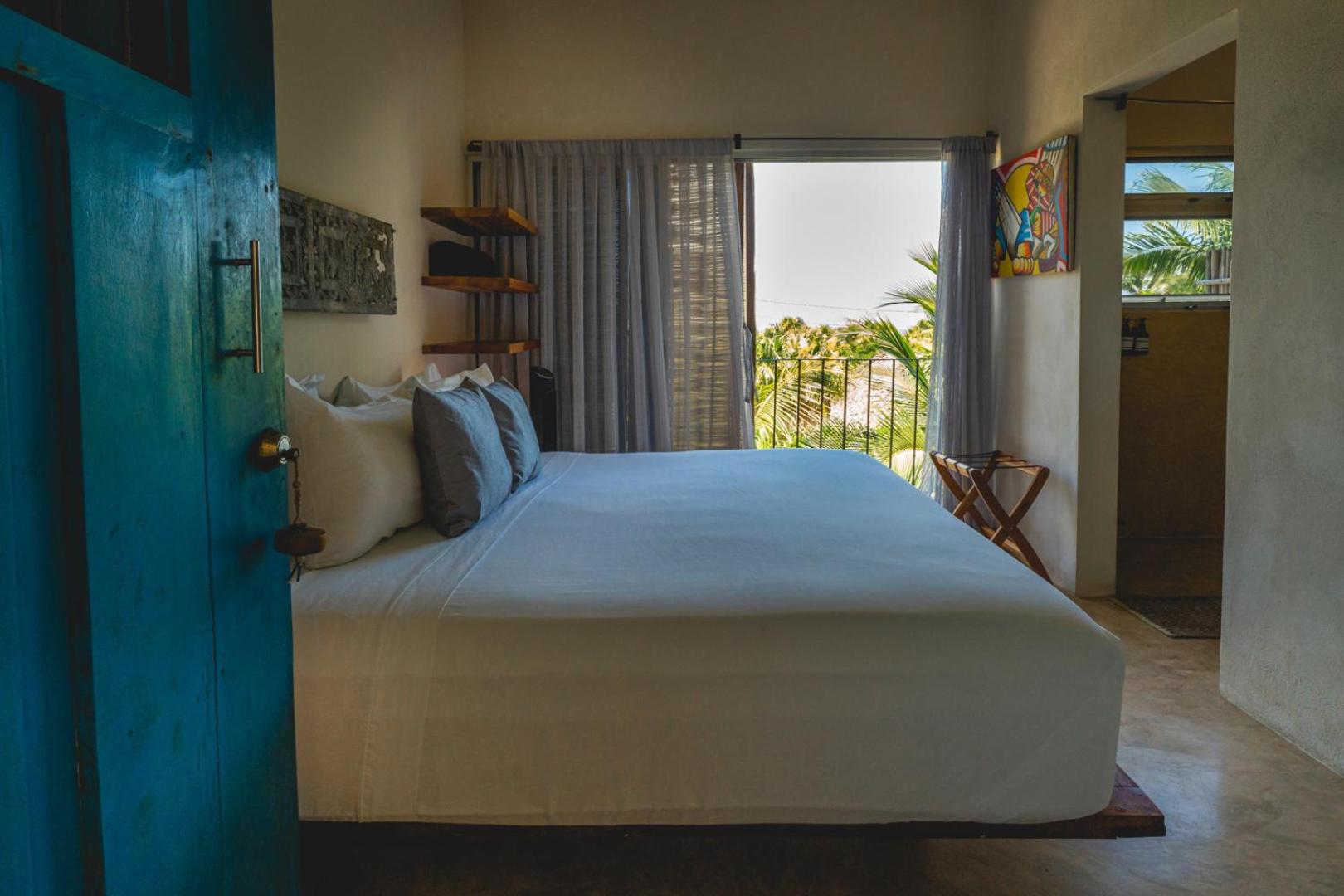 Double Room with Balcony - Photo 3