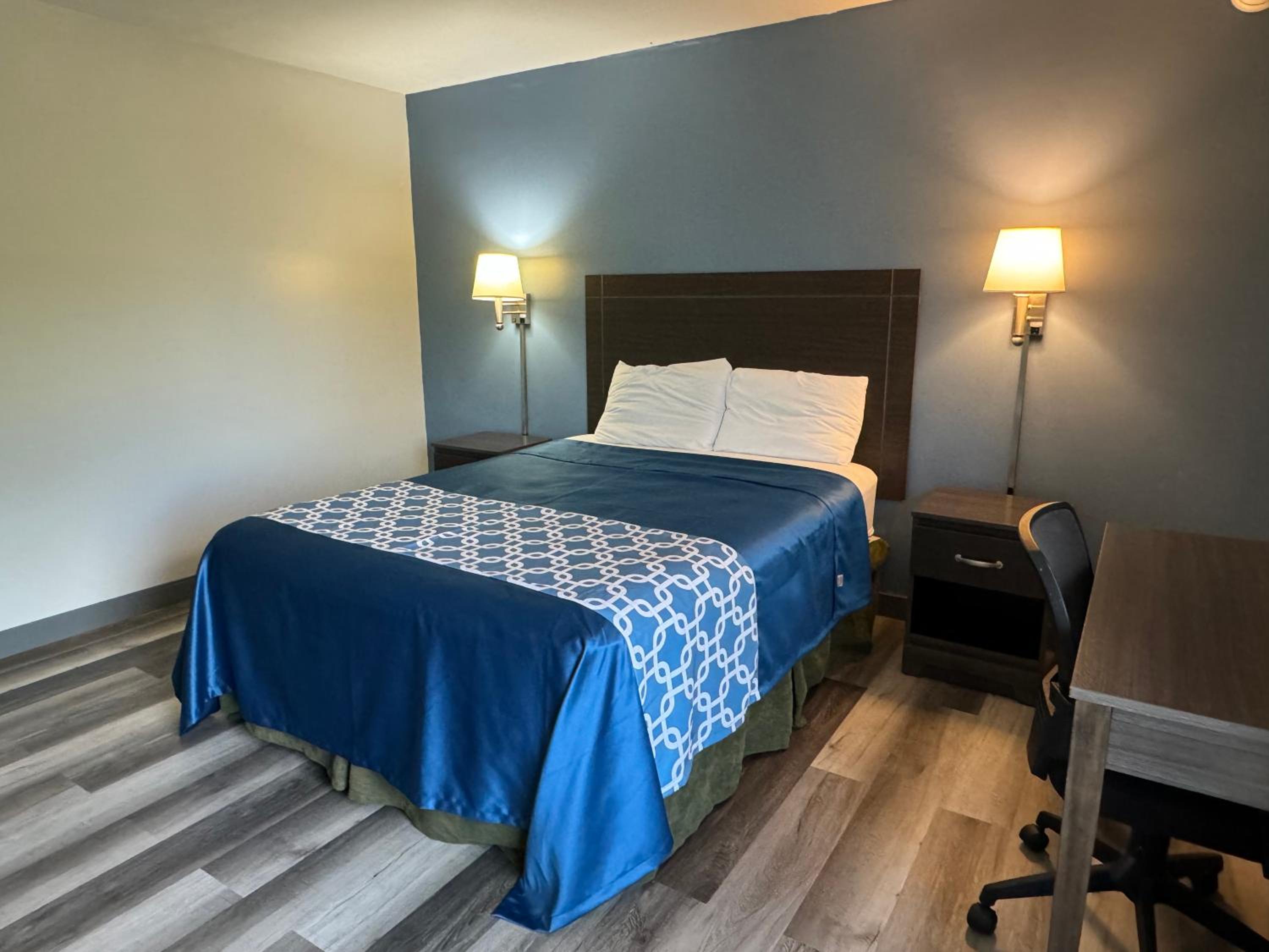 Queen Room - Photo 1