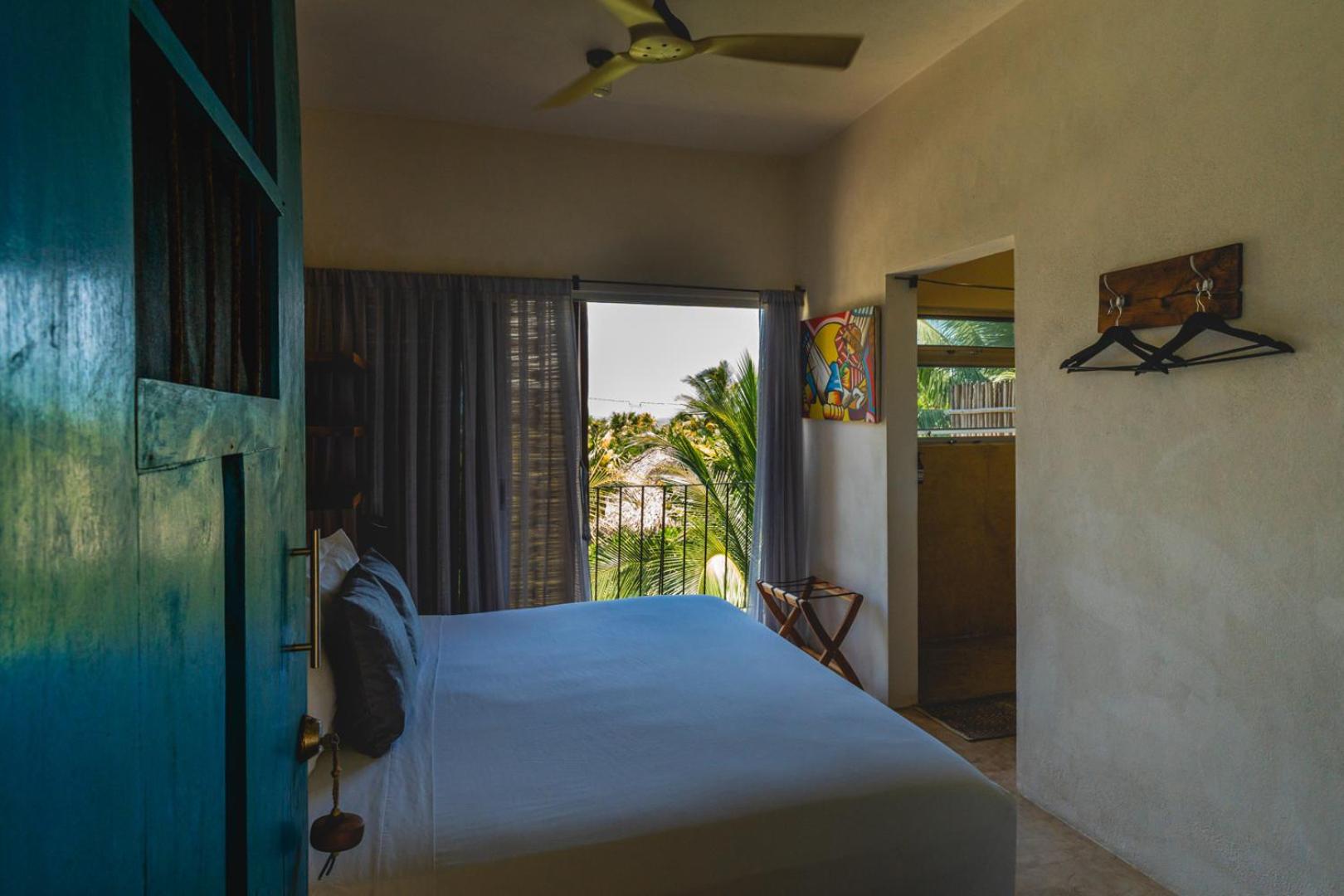 Double Room with Balcony - Photo 4