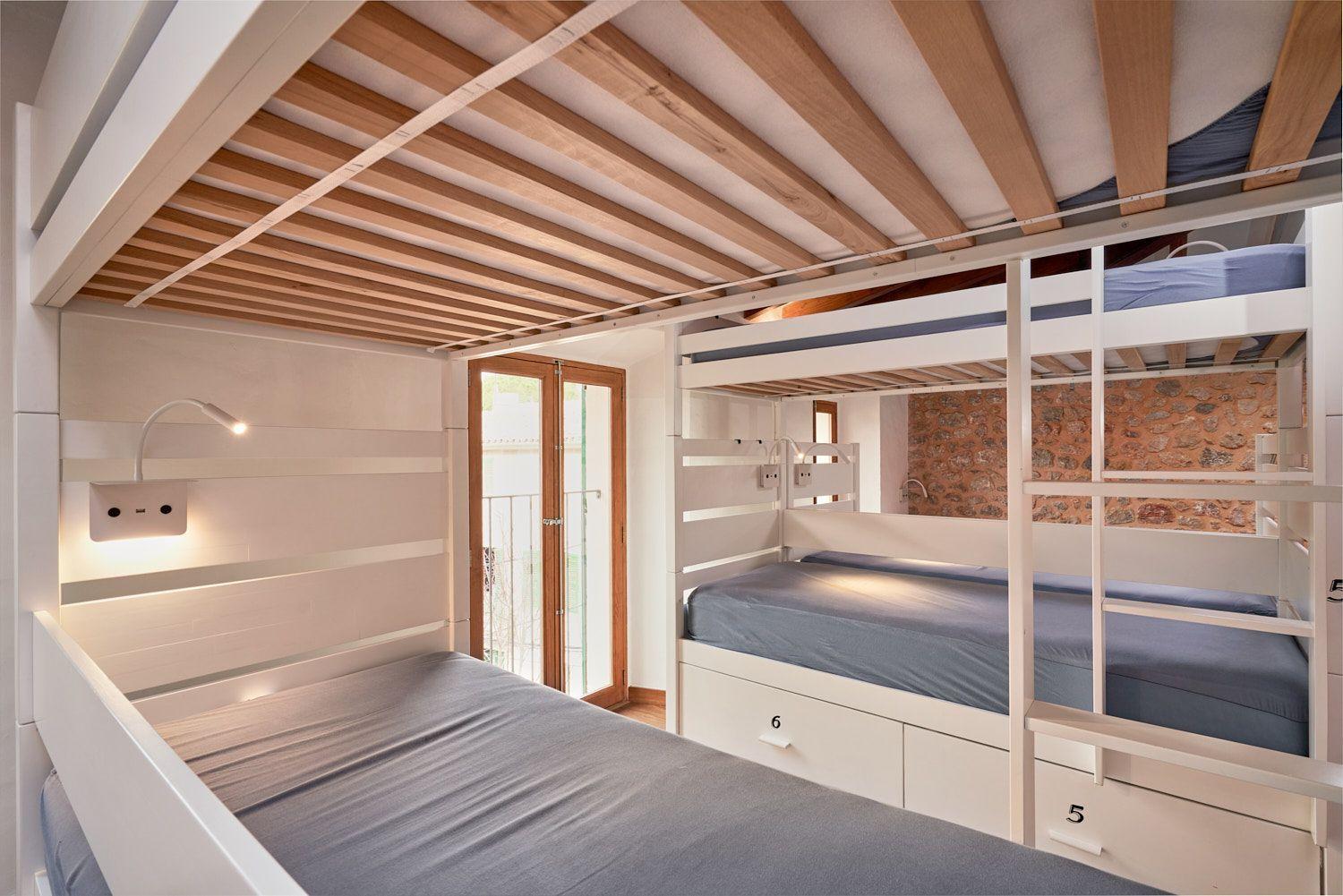Cama en habitación compartida mixta