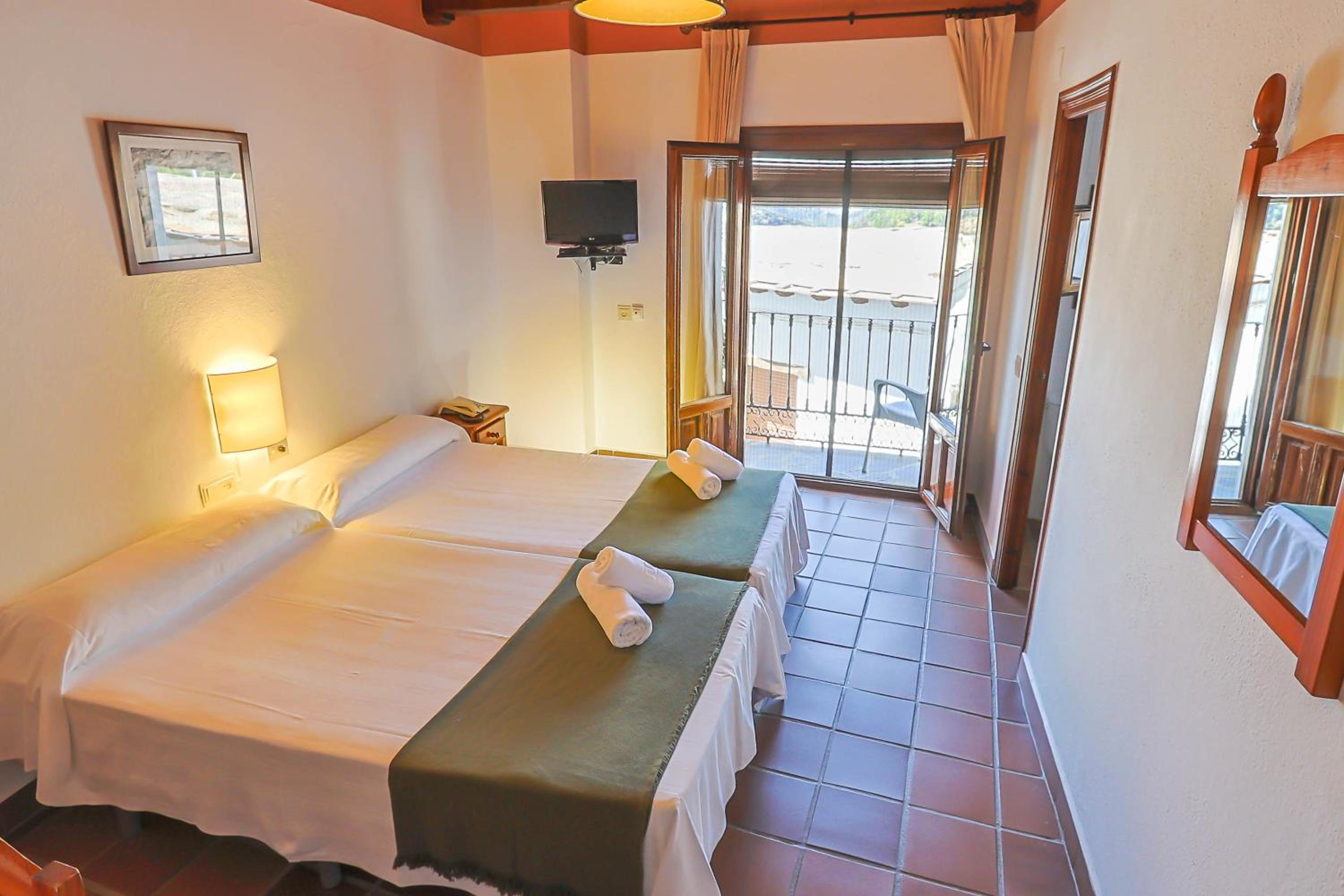 Twin Room with Balcony - Photo 1