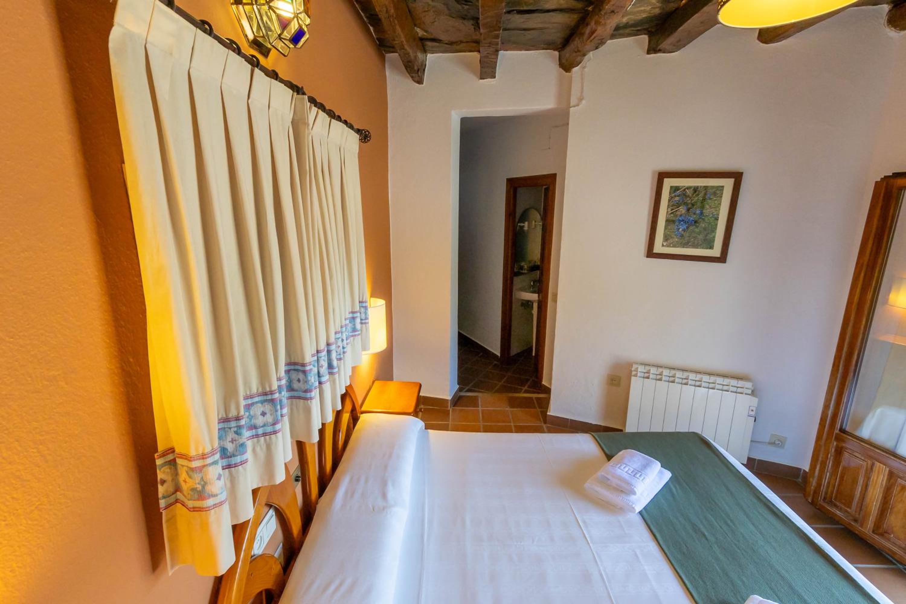 Double room with balcony and mountain view - Photo 6