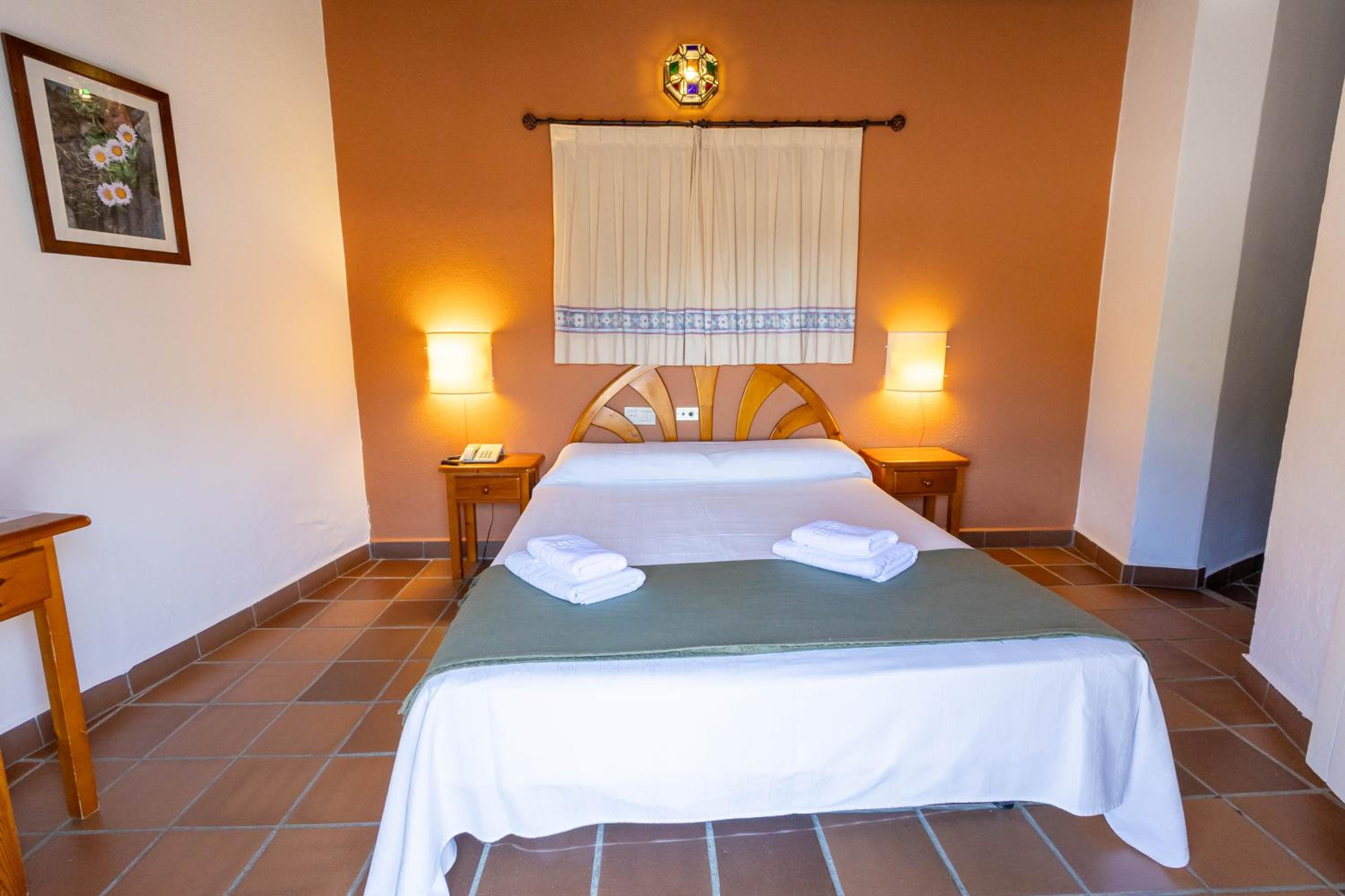 Double room with balcony and mountain view - Photo 7