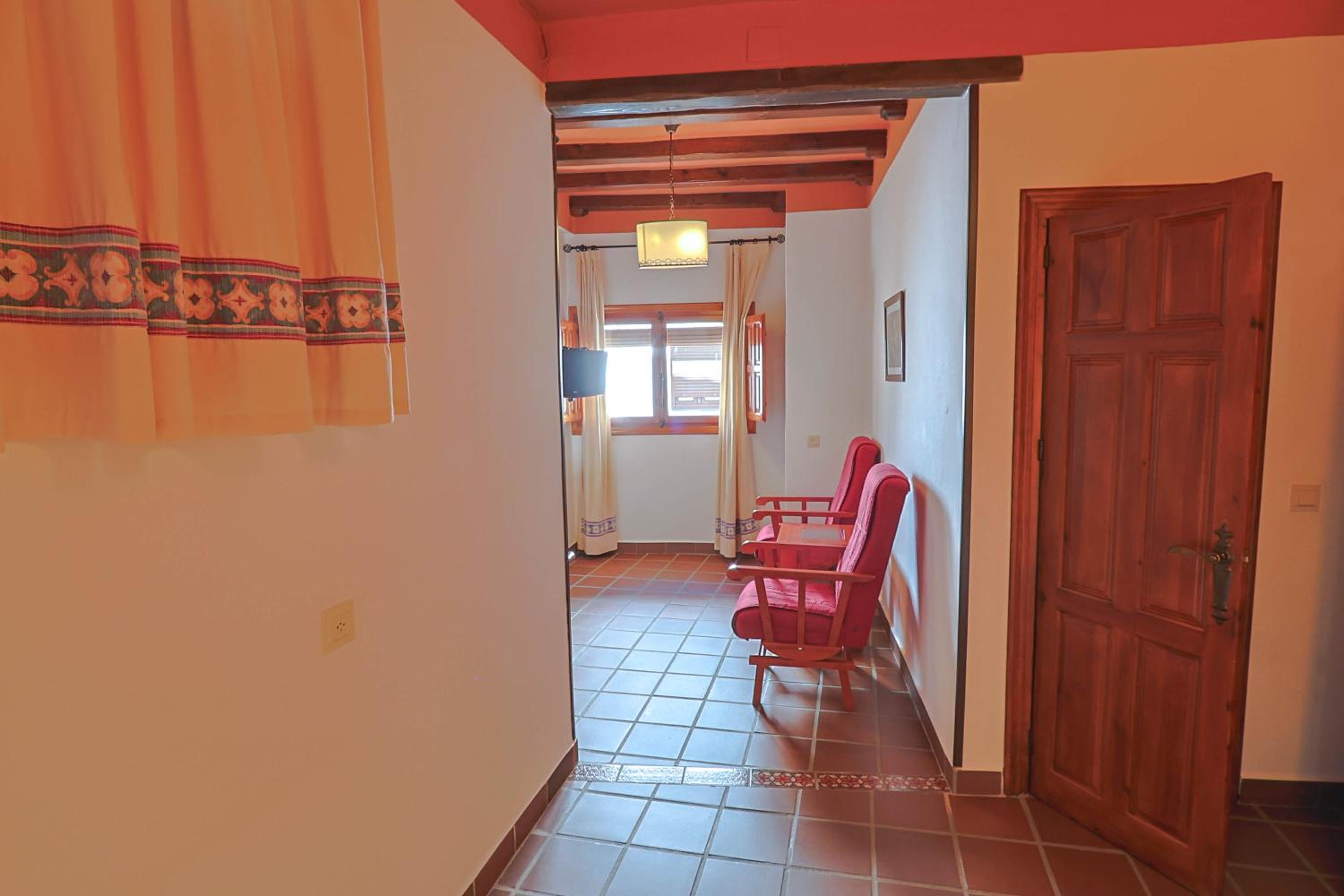 Double Room - Photo 6