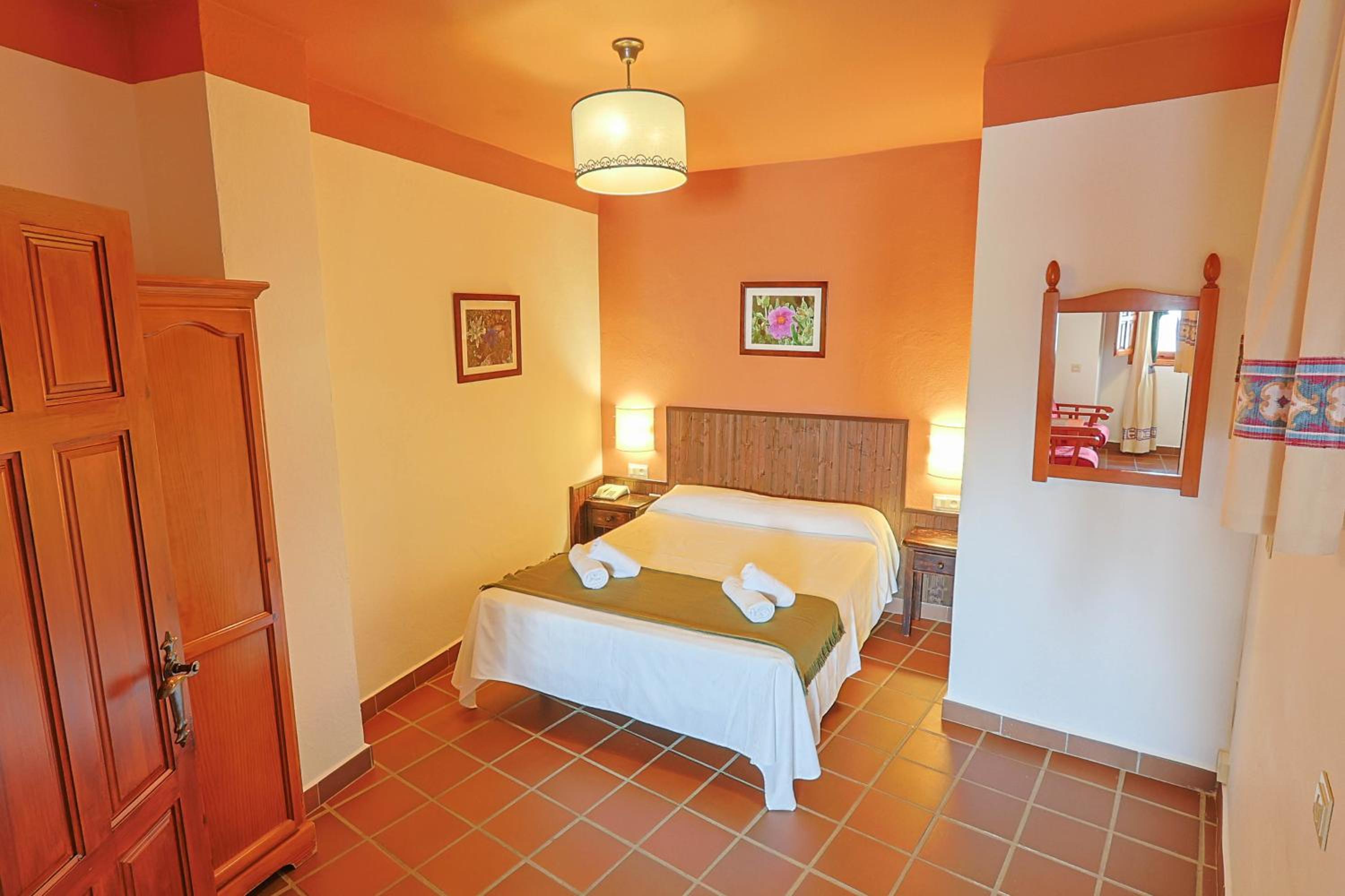 Double Room - Photo 5