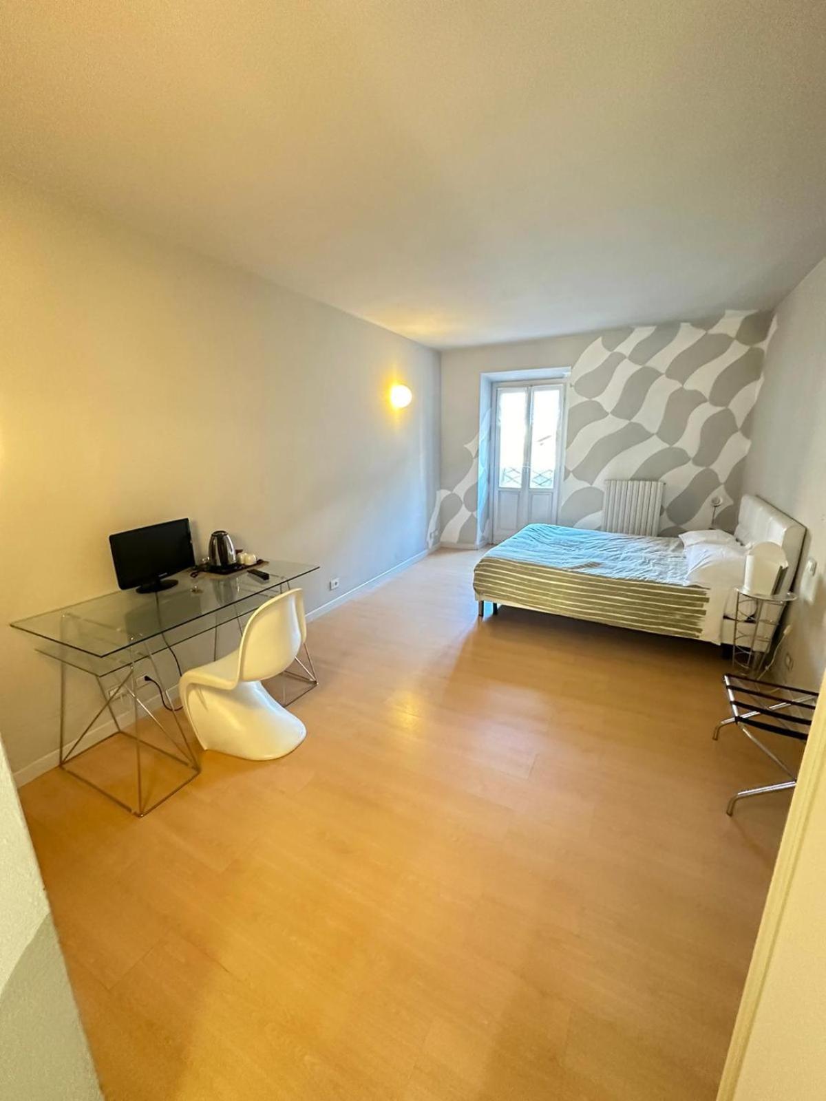Double Room - Photo 10