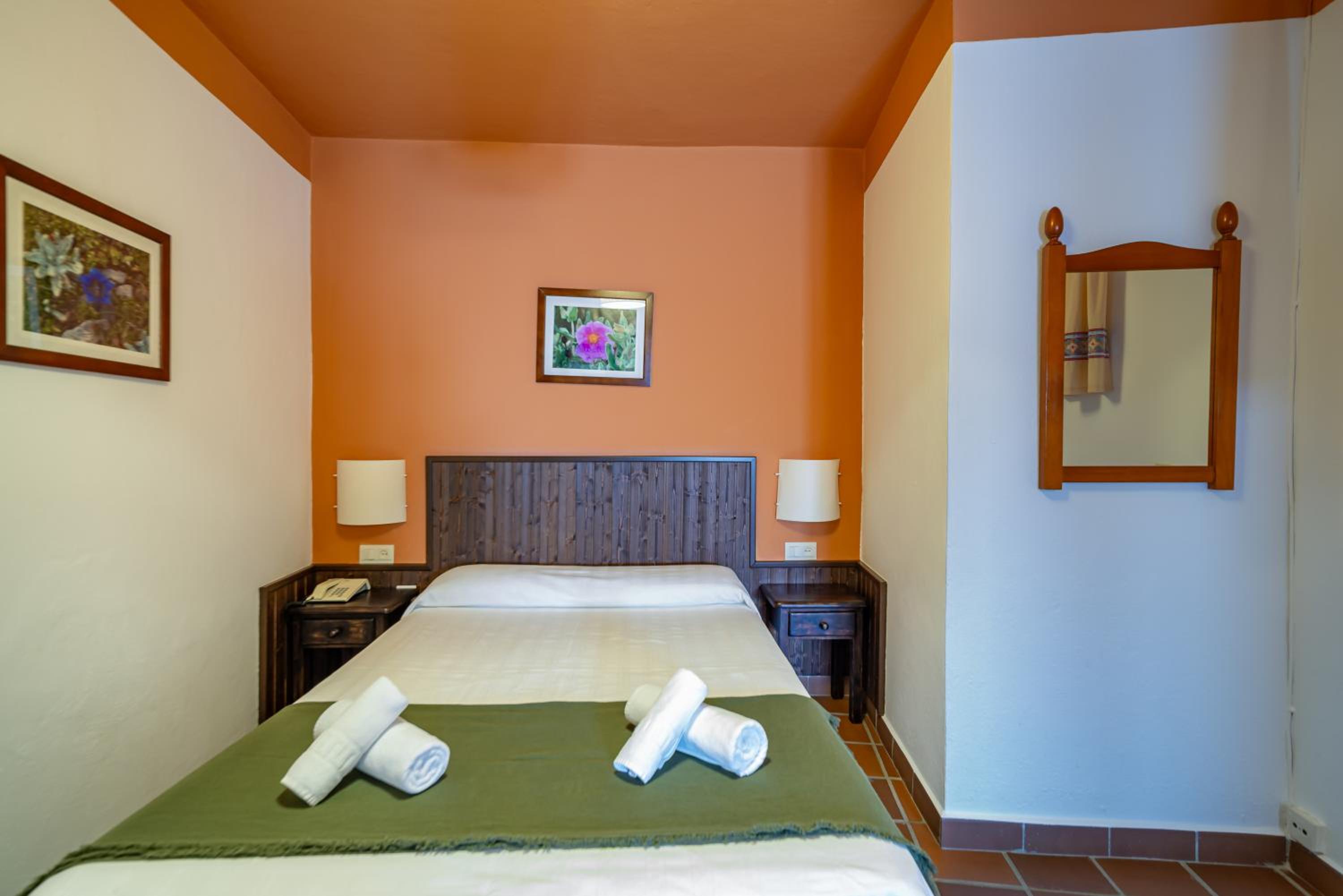 Double Room - Photo 11