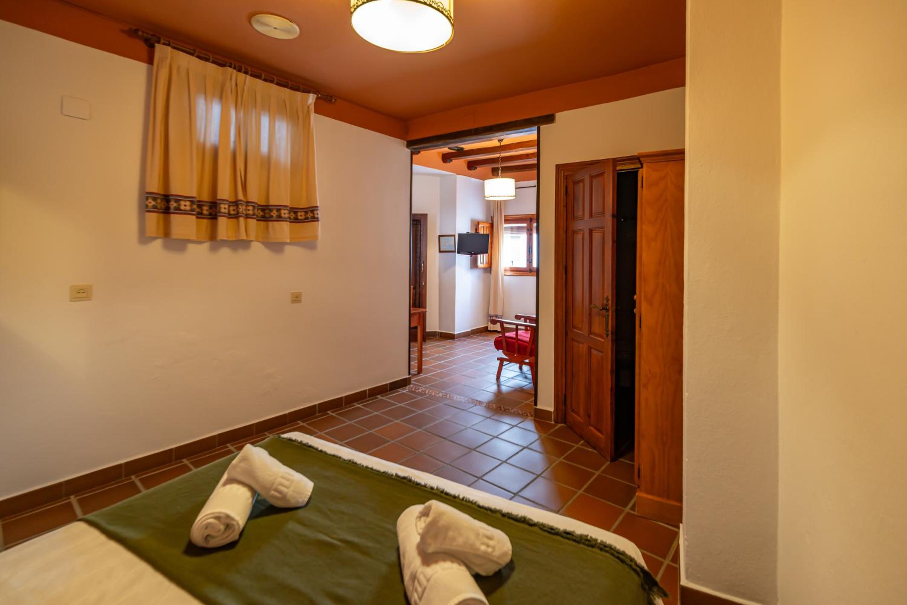 Double Room - Photo 10