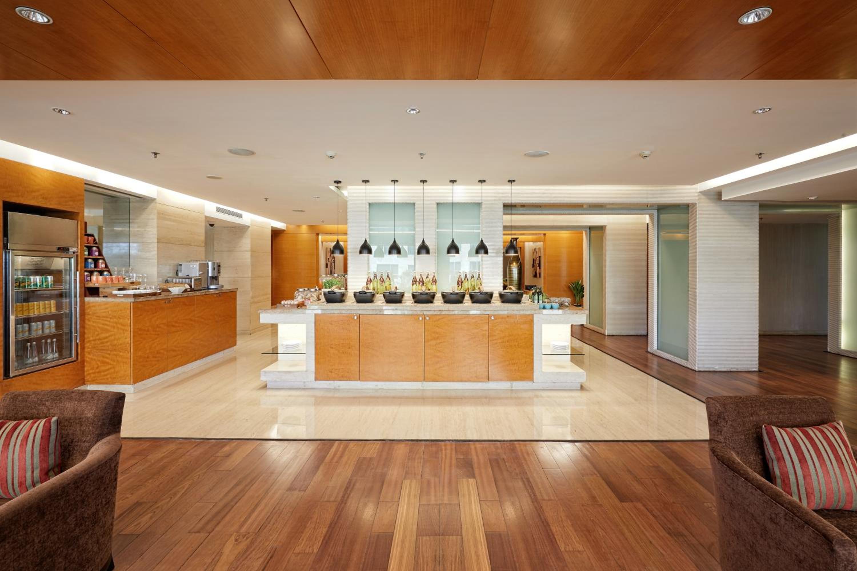 Two-Bedroom Executive Apartment 1 King Bed & 2 Twin Beds Two-Bedroom Executive Apartment 1 King Bed & 2 Twin Beds