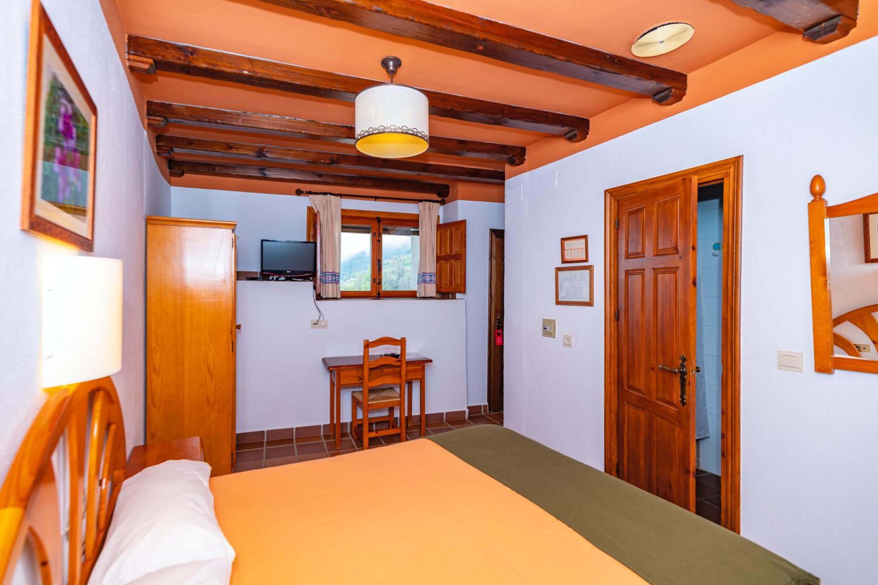 Habitación Doble Económica con Vista a la Montaña