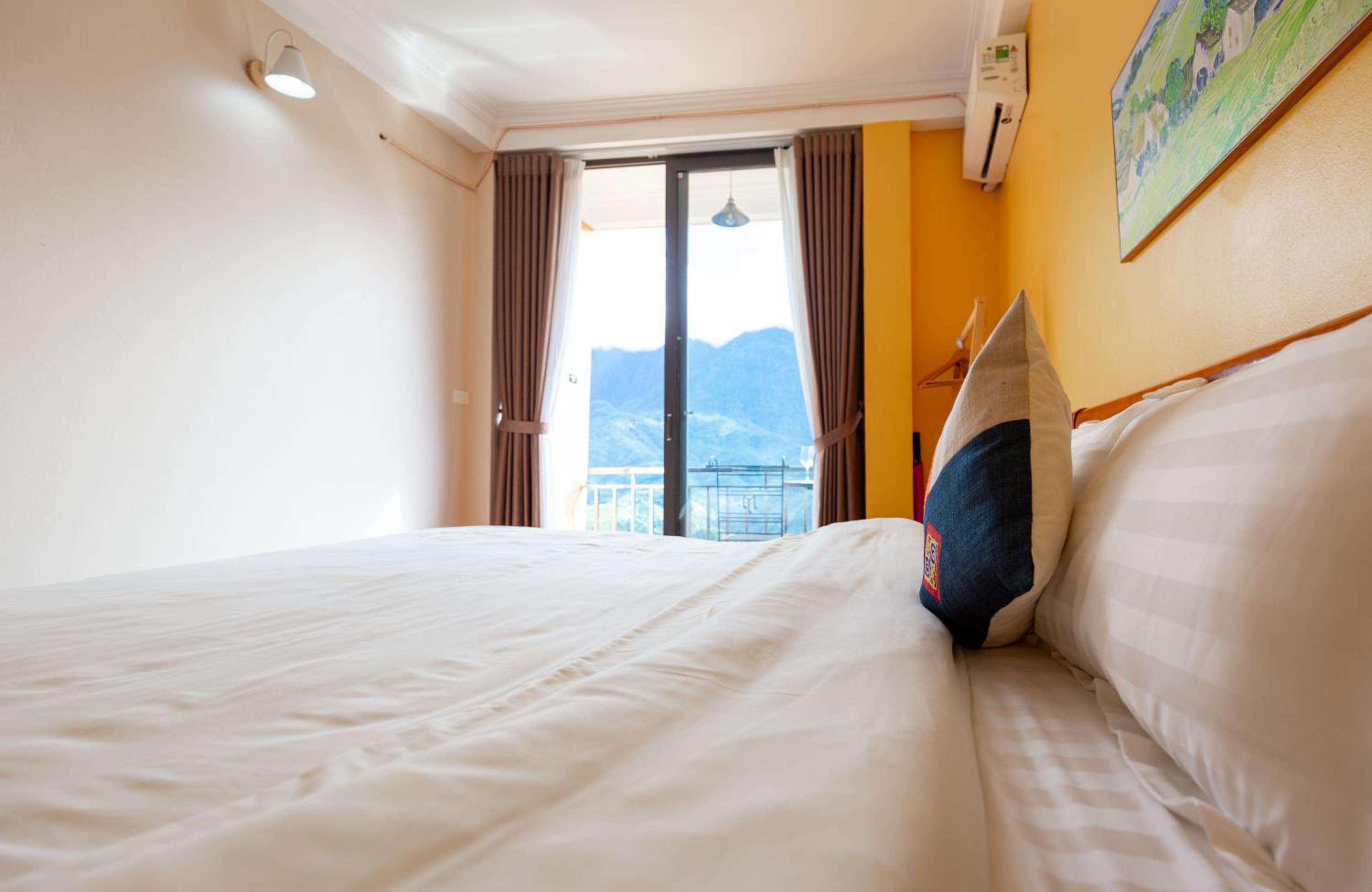 Double Room with Balcony - Photo 16