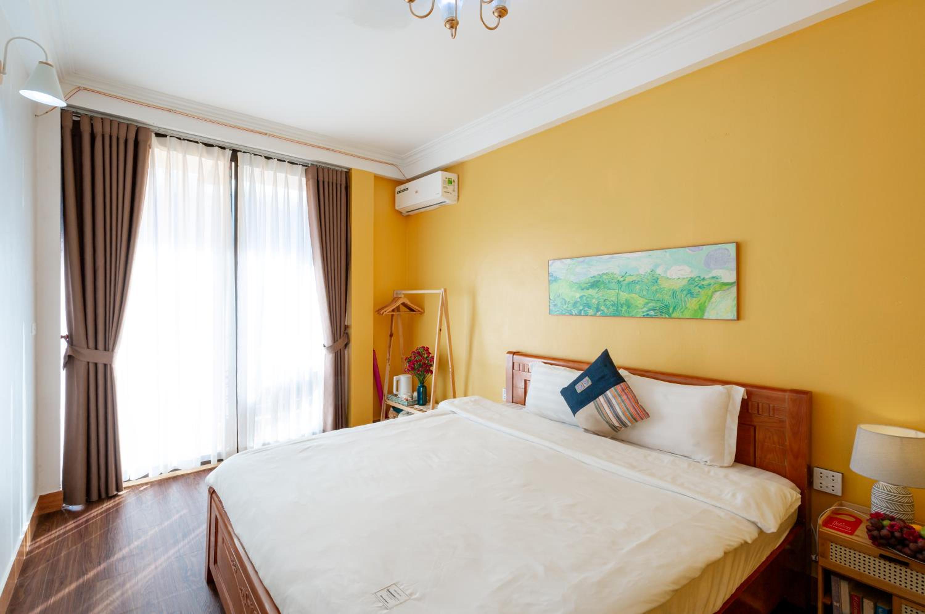 Double Room with Balcony - Photo 13