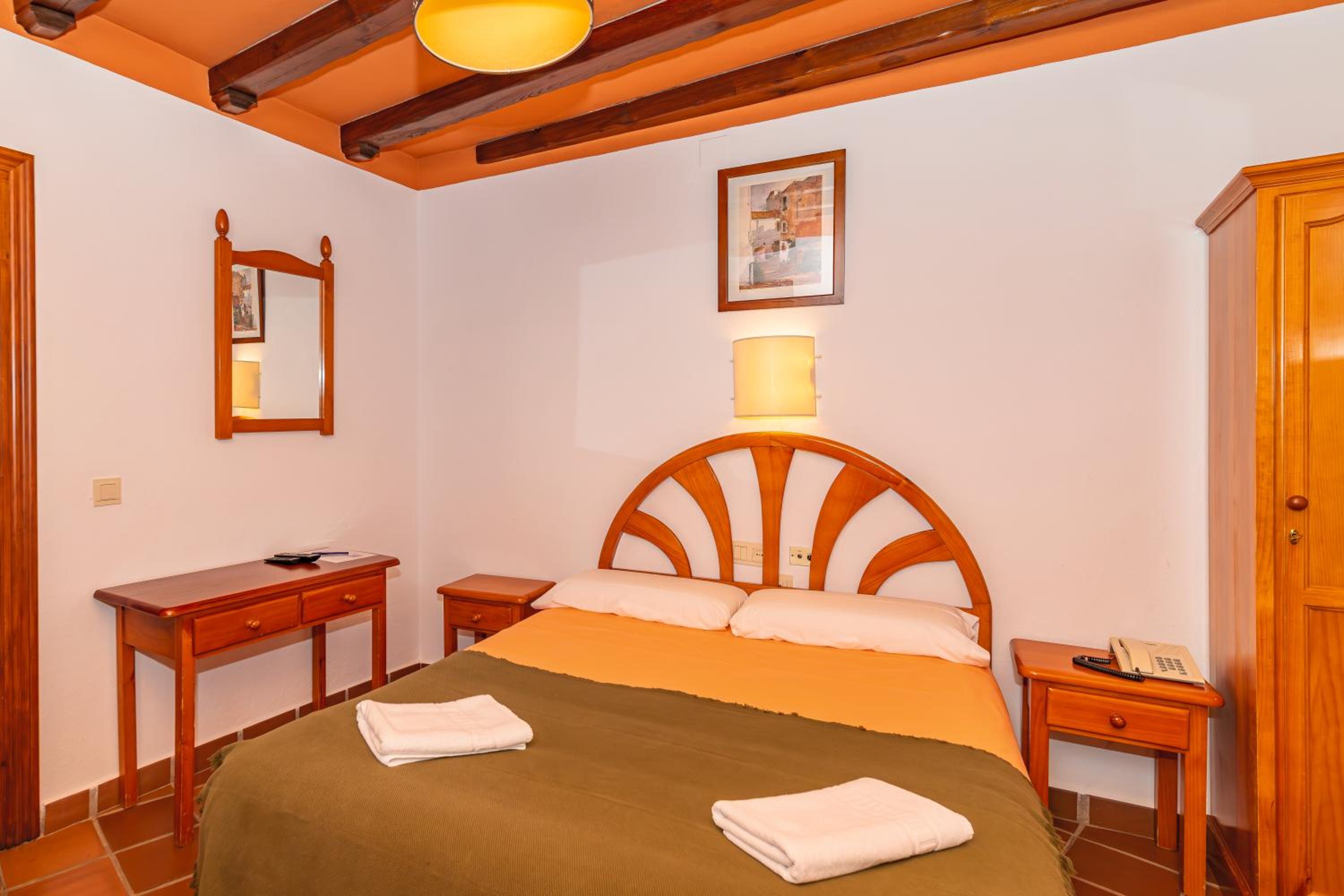 Double Room with Mountain View - Photo 5