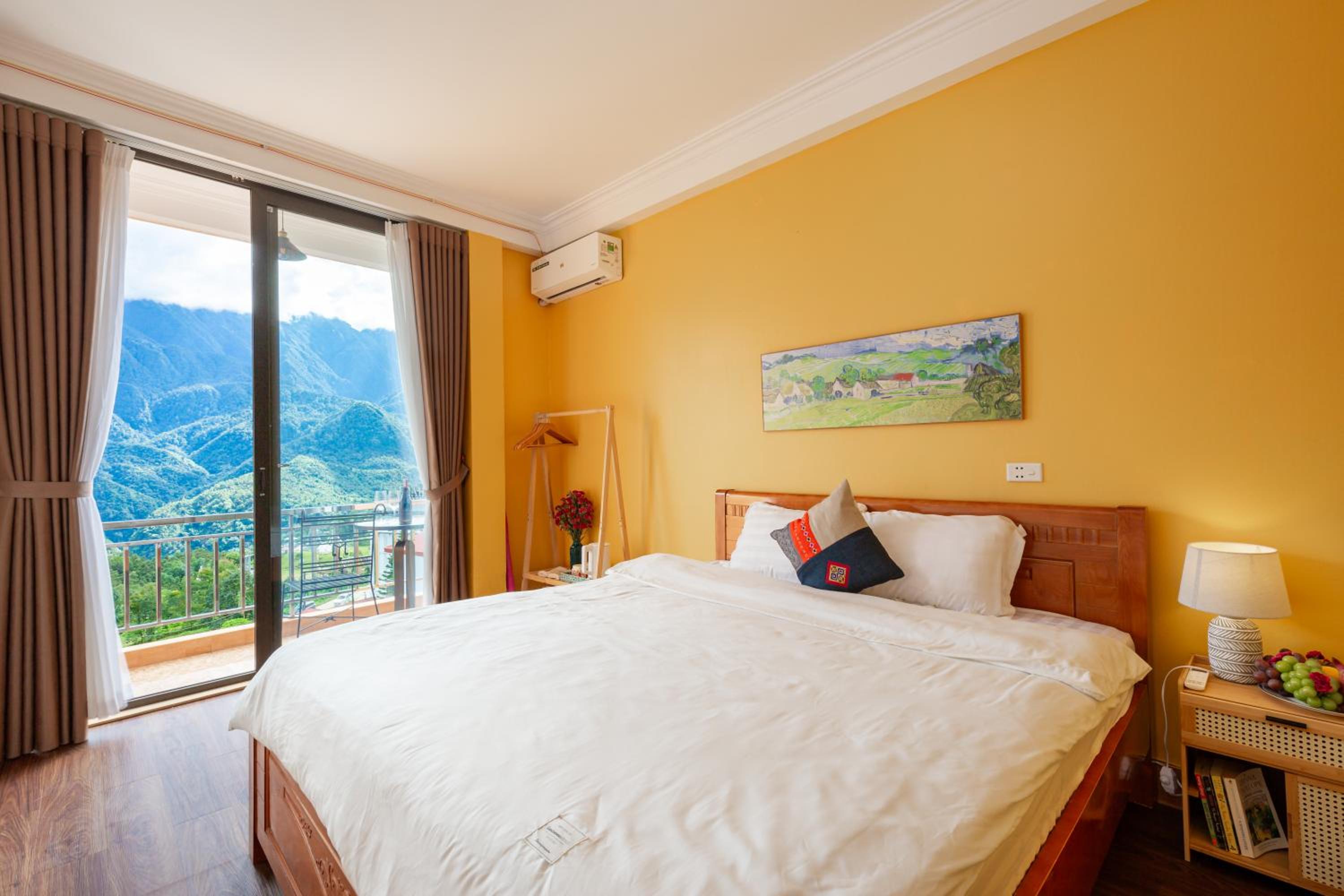 Double Room with Balcony - Photo 1