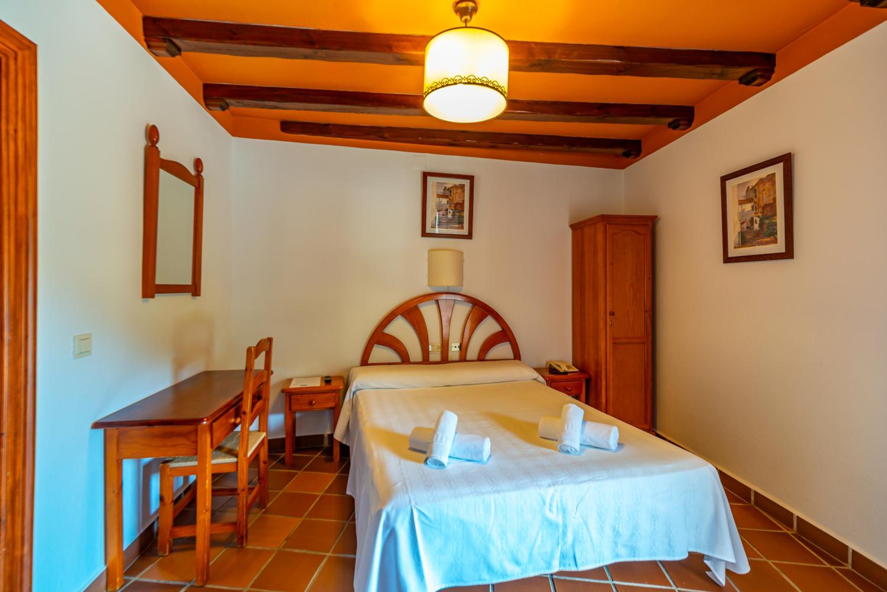 Double Room with Mountain View - Photo 4