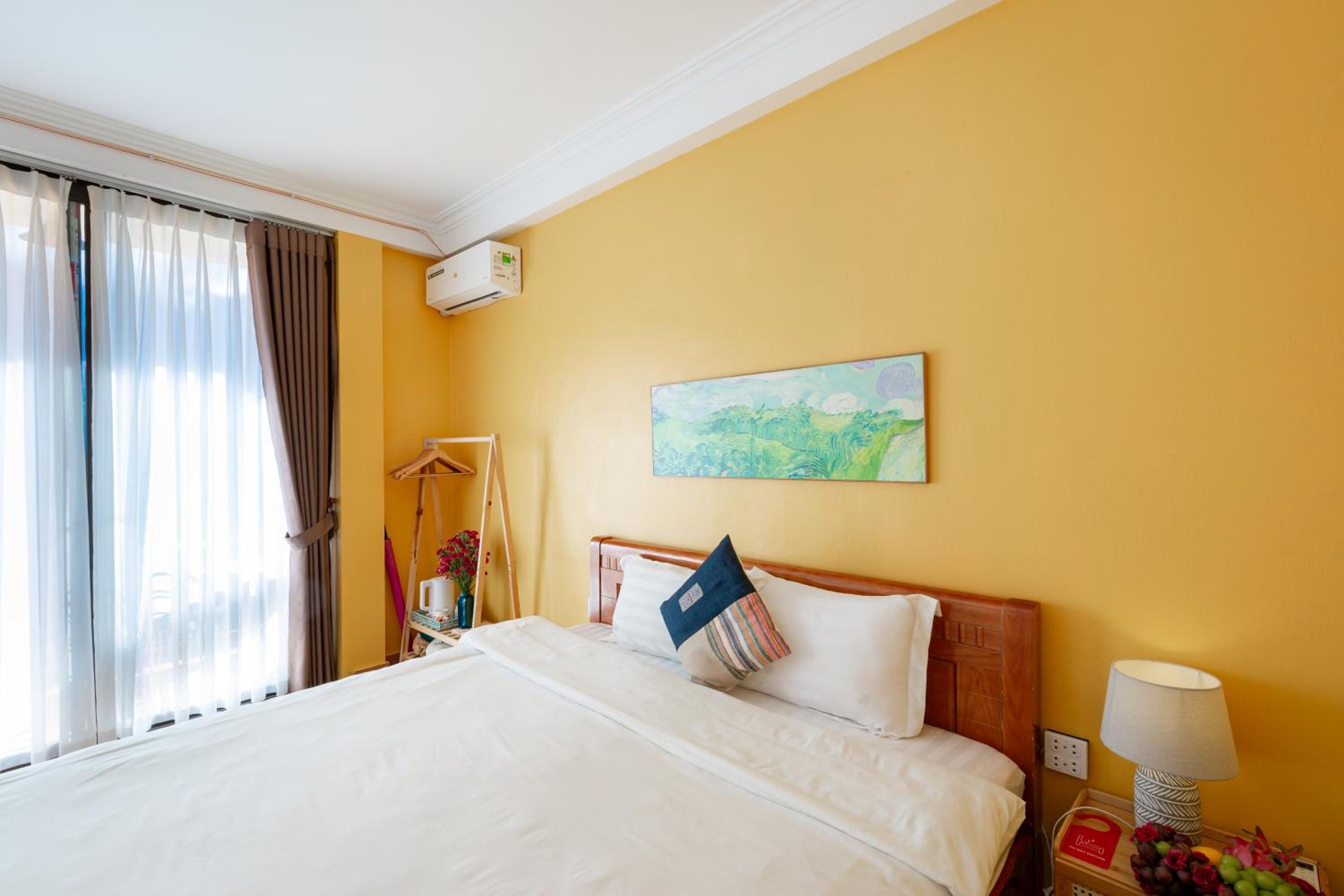 Double Room with Balcony - Photo 15