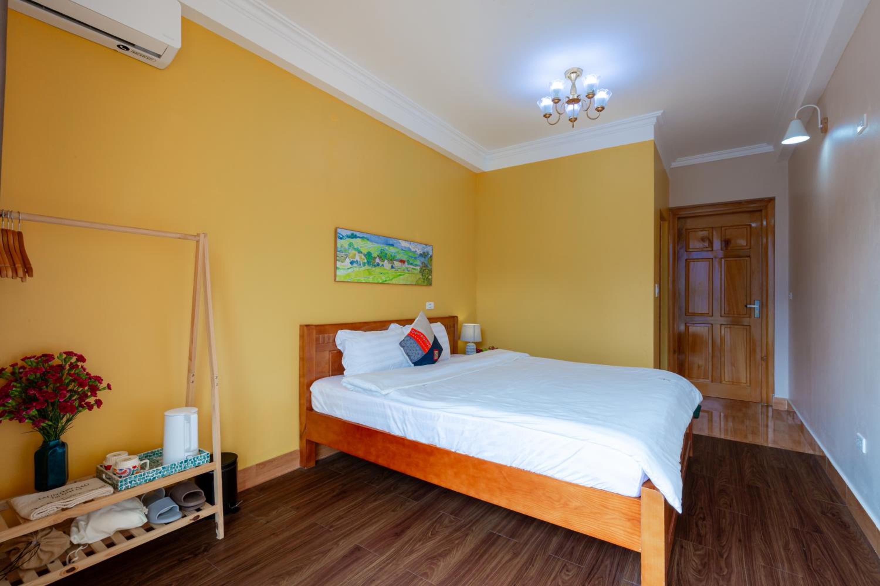 Double Room with Balcony - Photo 10