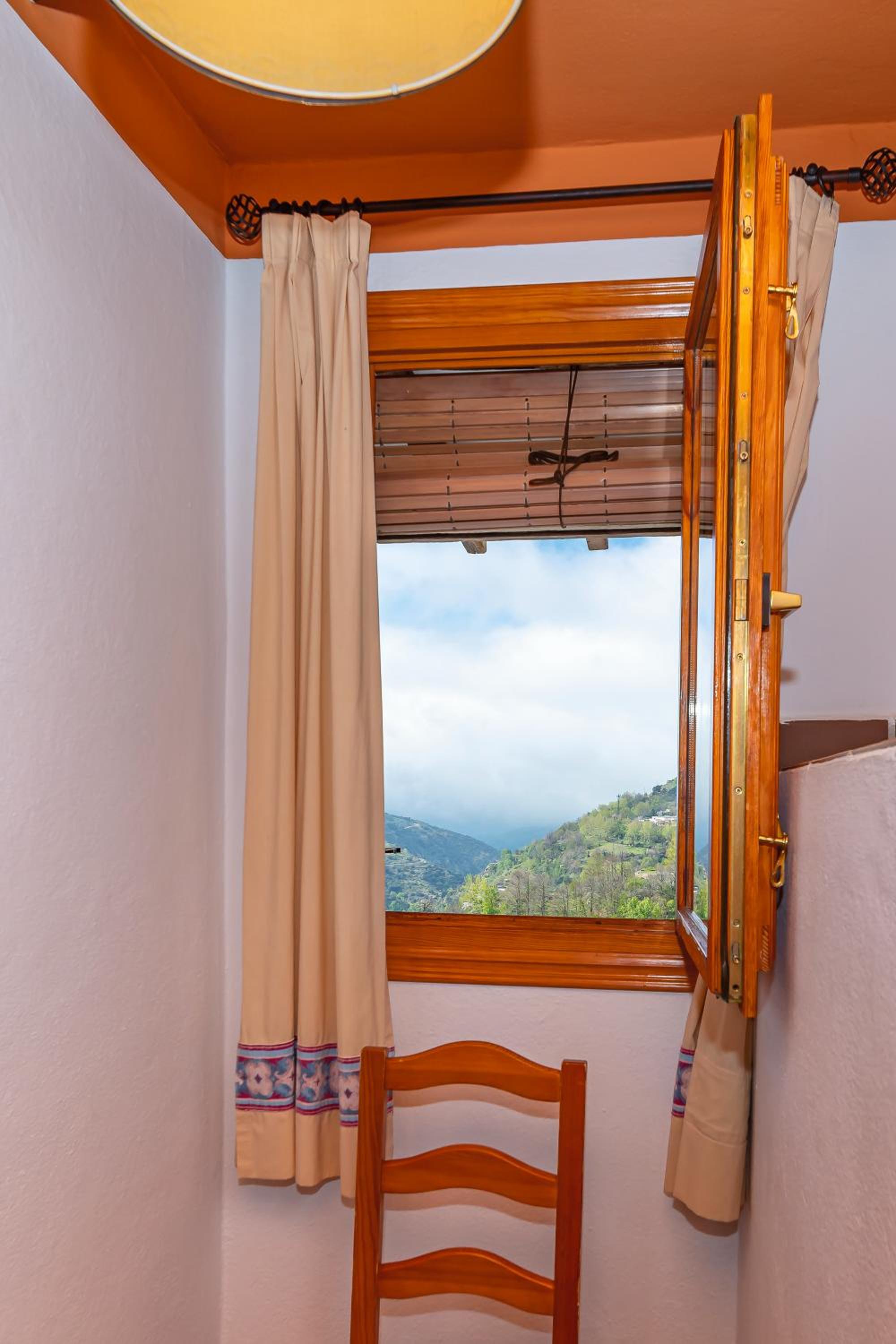  Economy Double Room with Mountain View - Photo 6