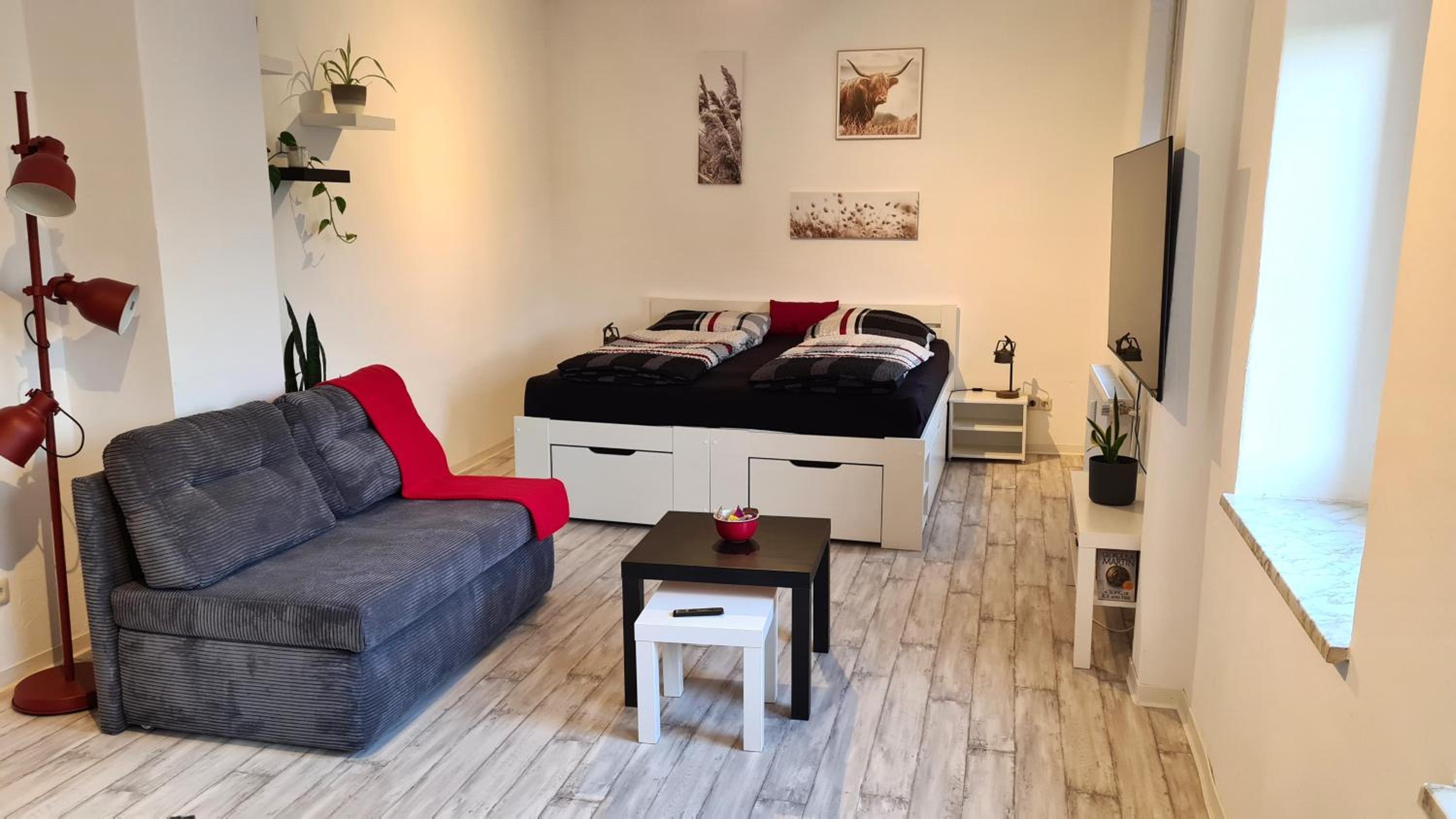 One-Bedroom Apartment photo 1