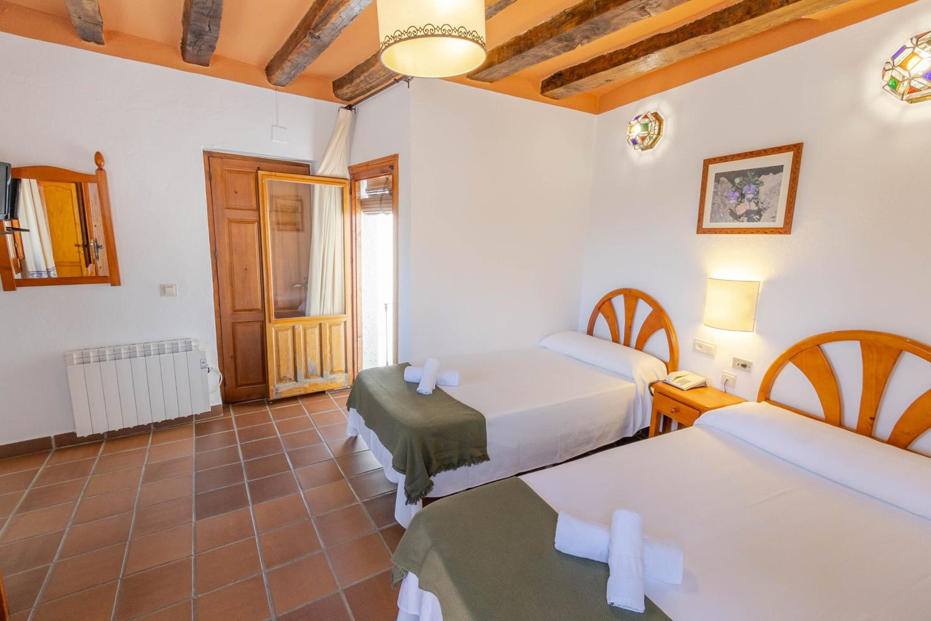 Twin Room with Mountain View - Photo 1