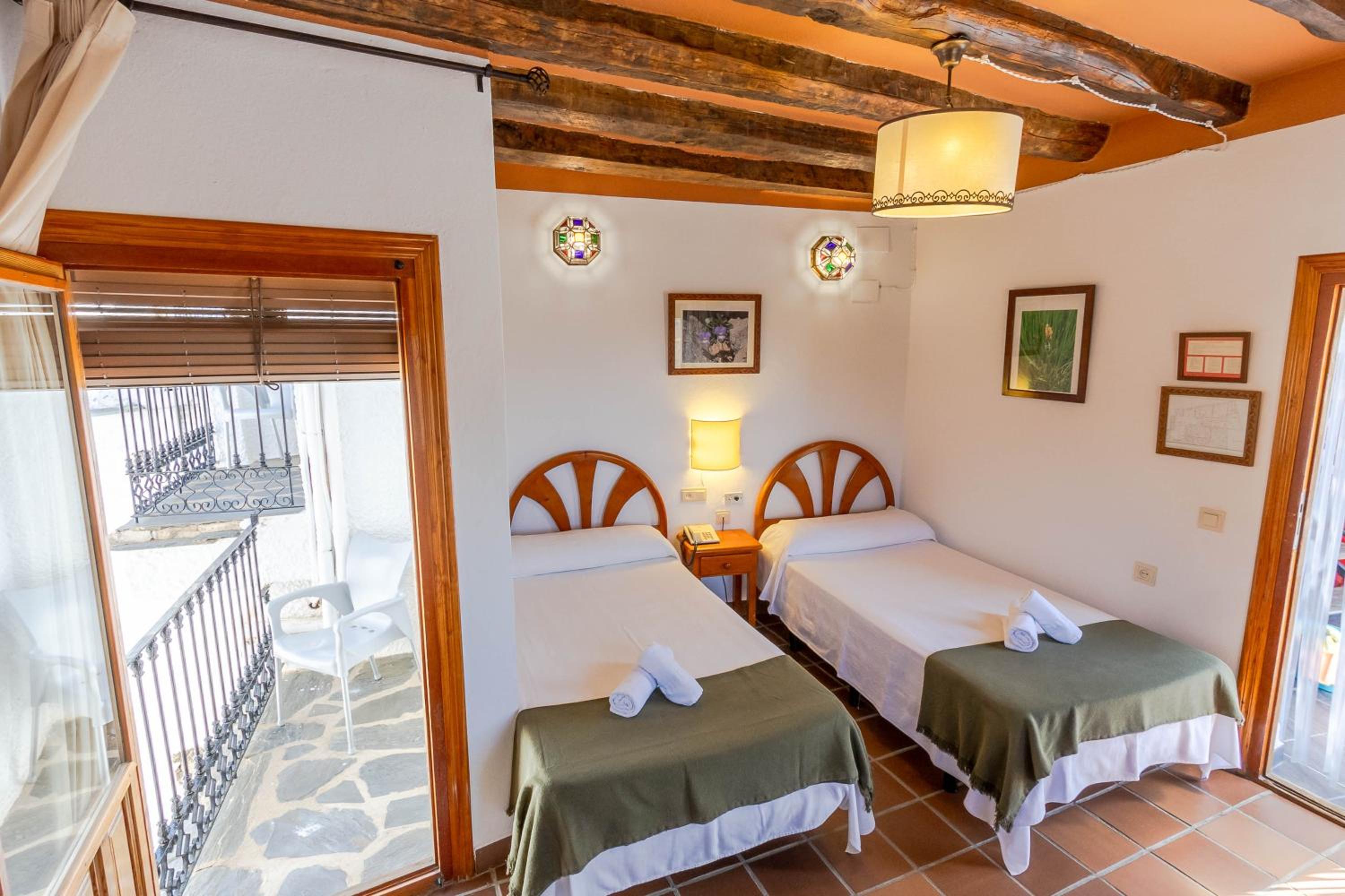 Twin Room with Mountain View - Photo 12