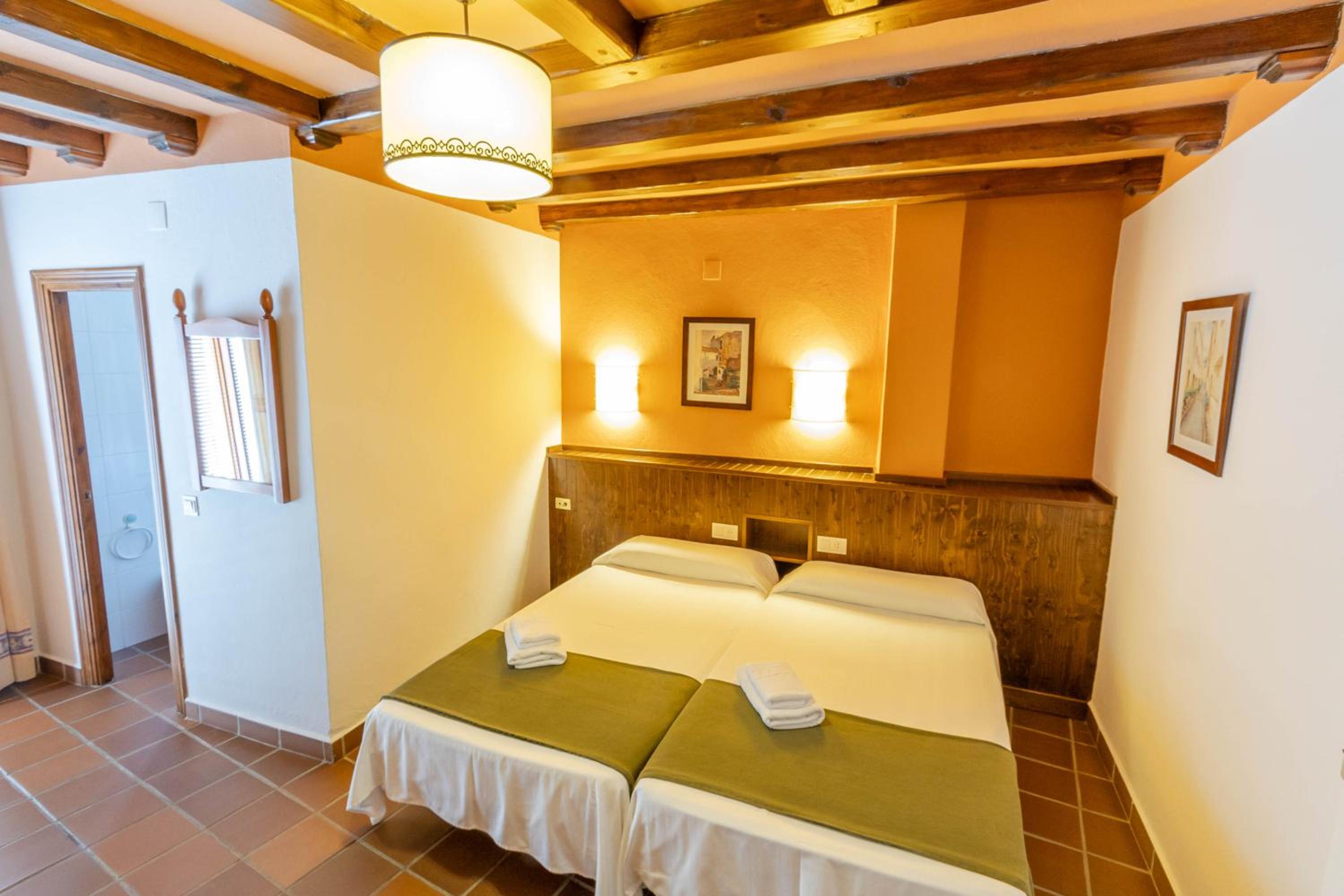 Twin Room with Mountain View - Photo 5