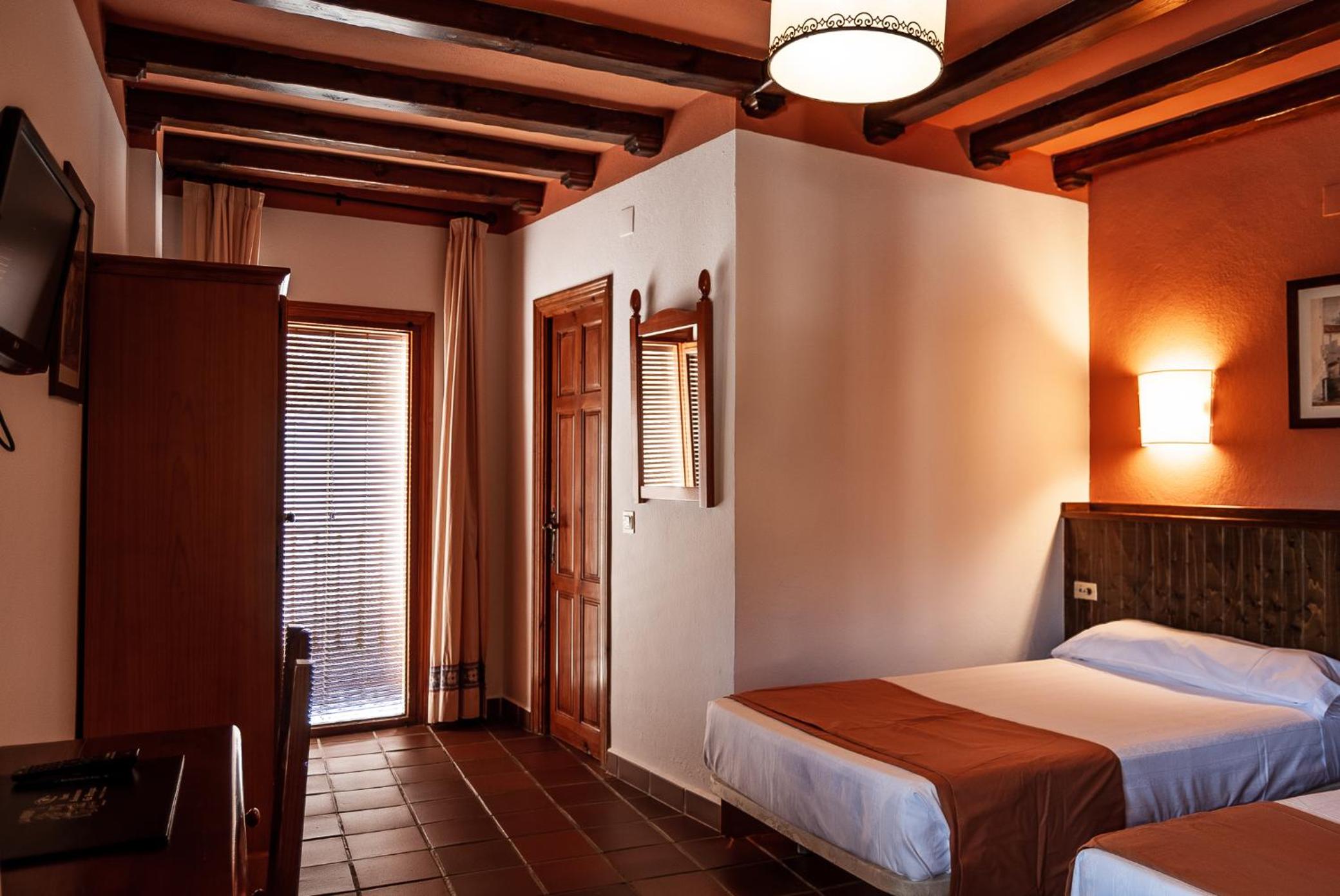 Twin Room with Mountain View - Photo 4