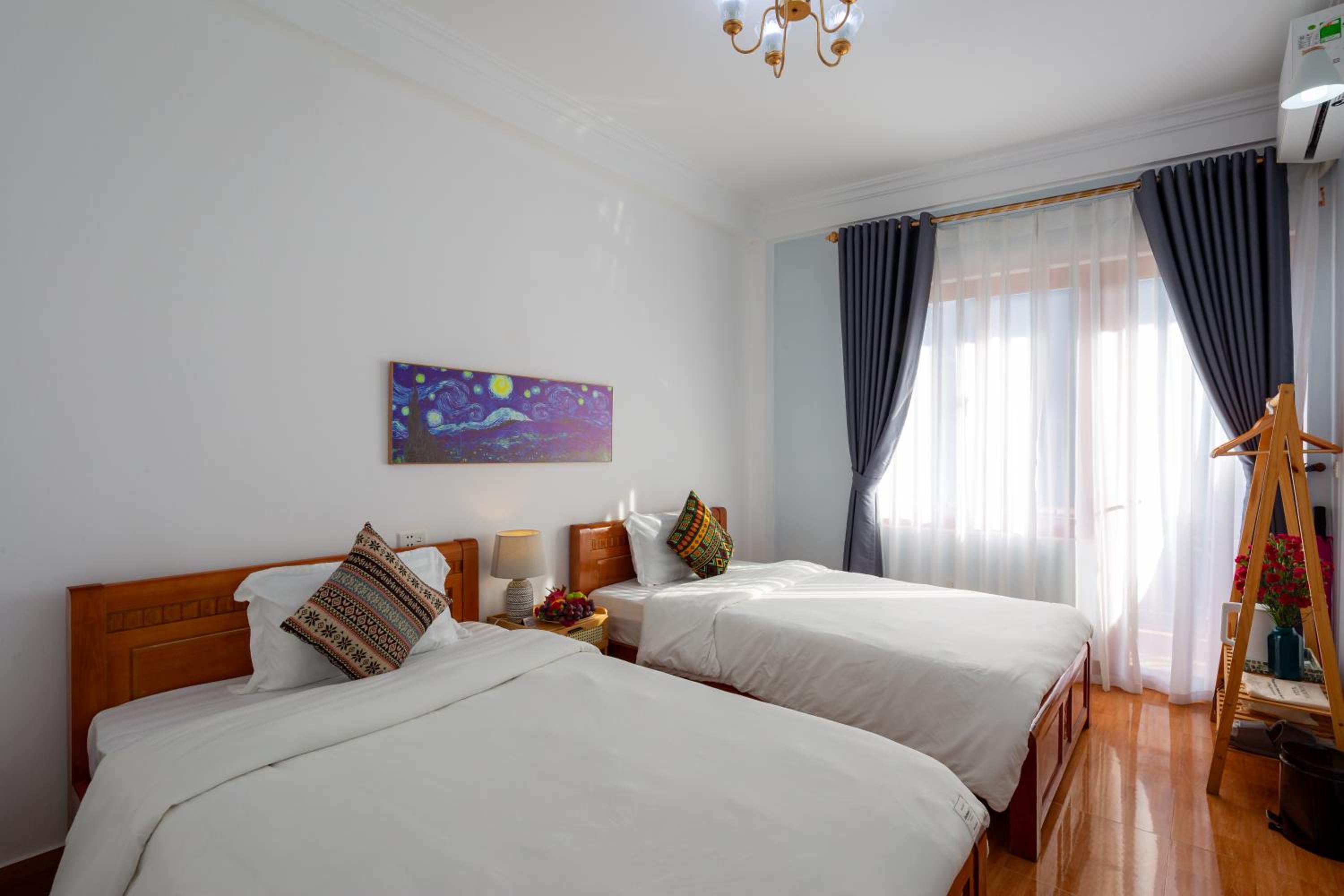 Twin Room with Balcony - Photo 17