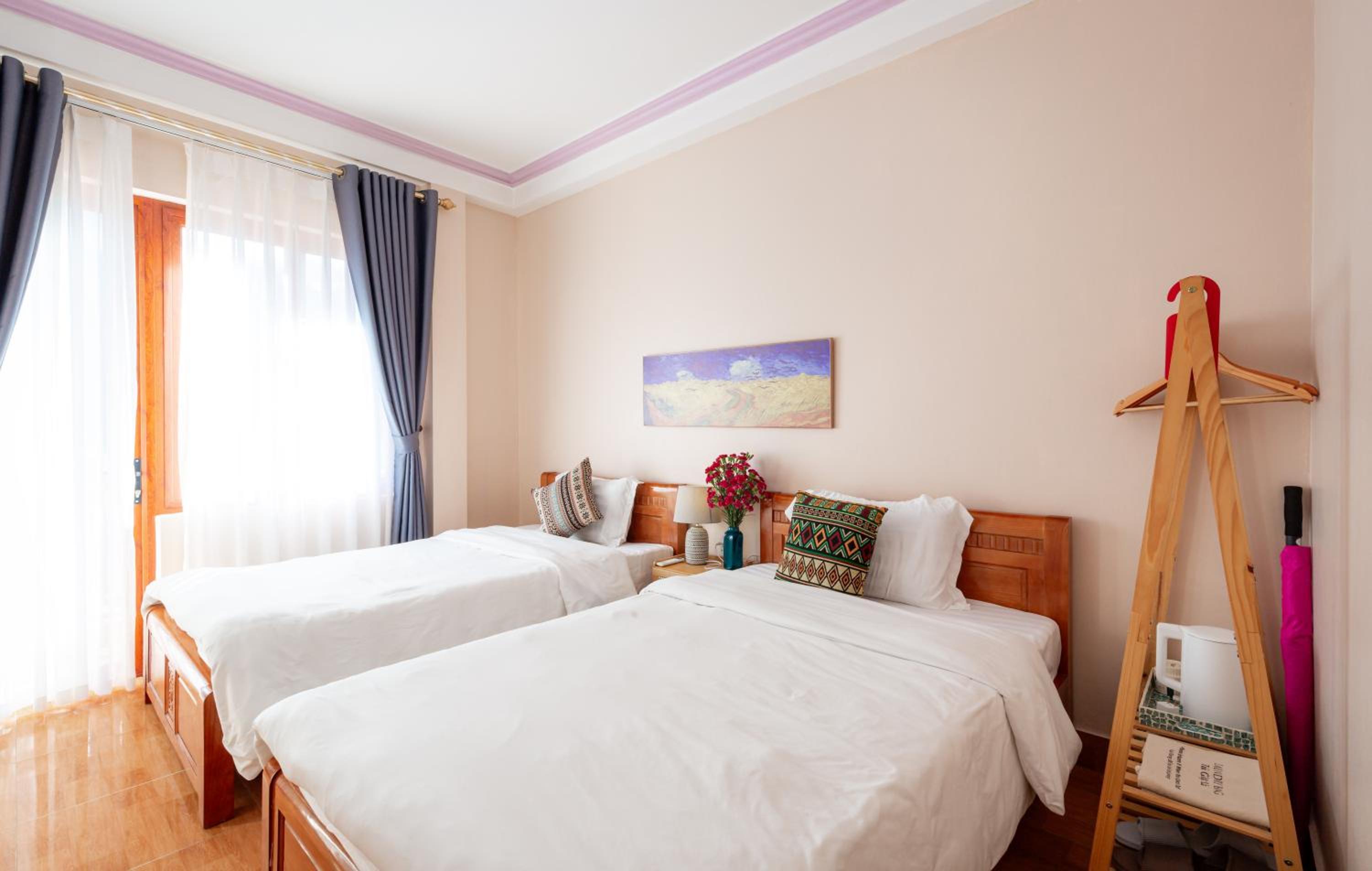 Twin Room with Balcony - Photo 16