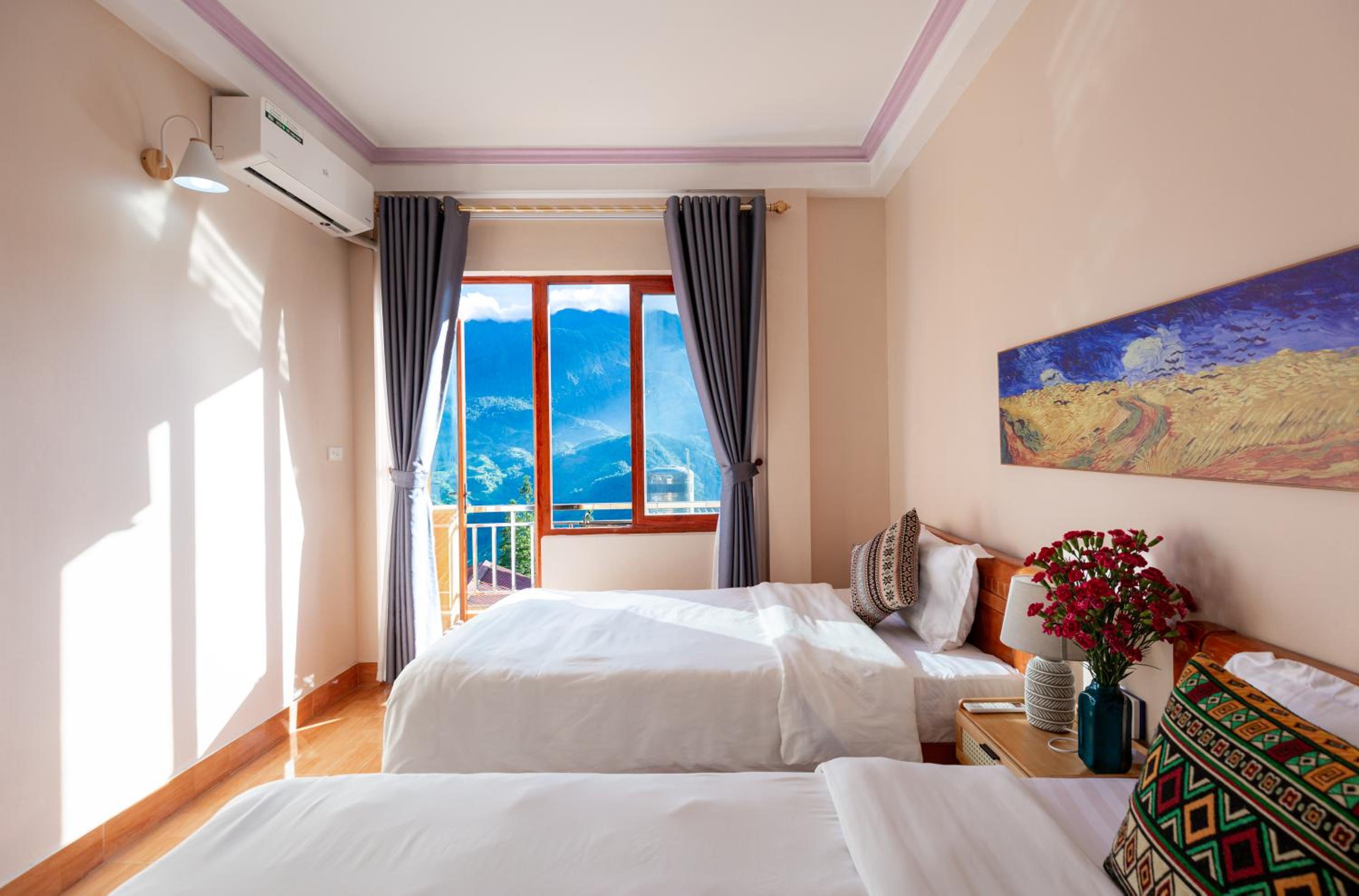 Twin Room with Balcony - Photo 12