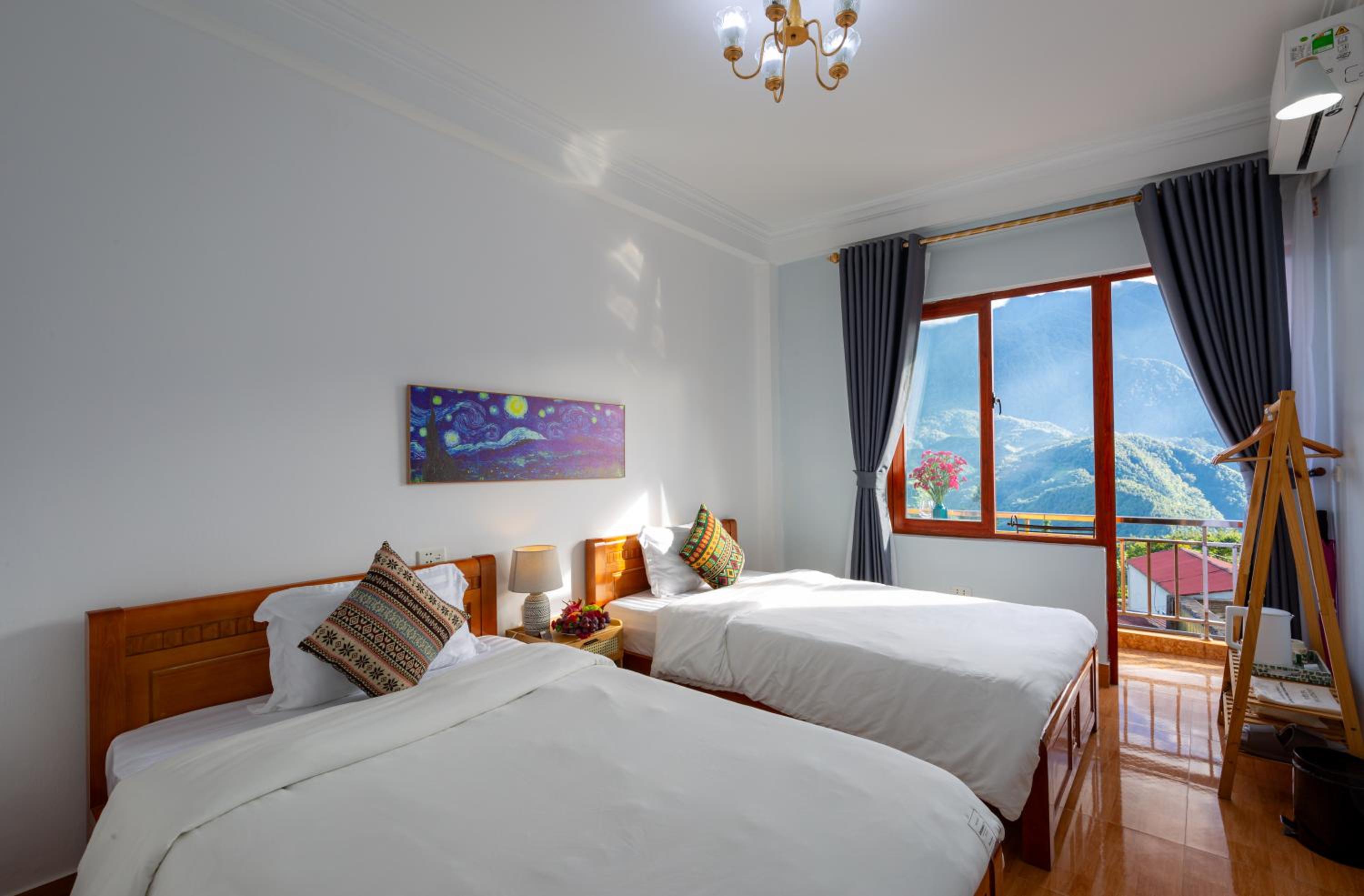 Twin Room with Balcony - Photo 15