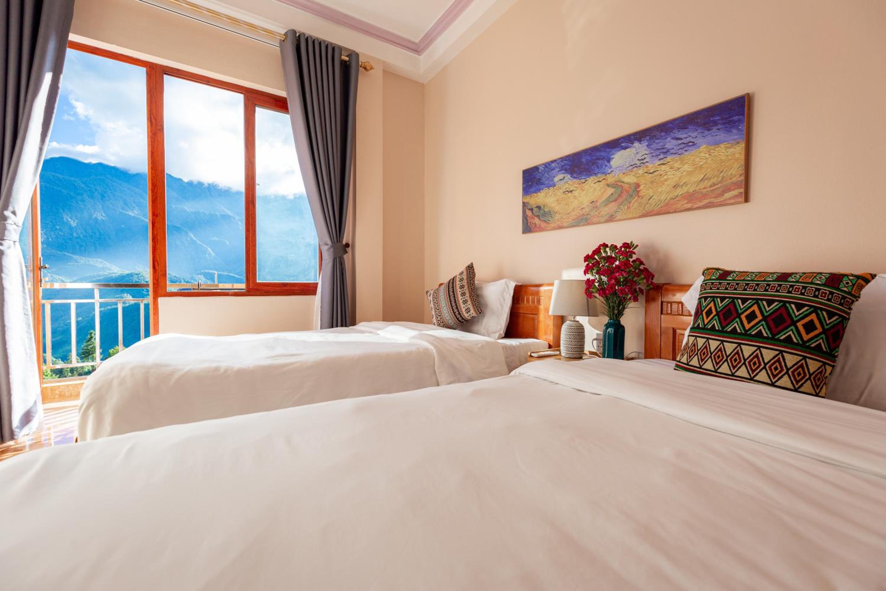 Twin Room with Balcony - Photo 11