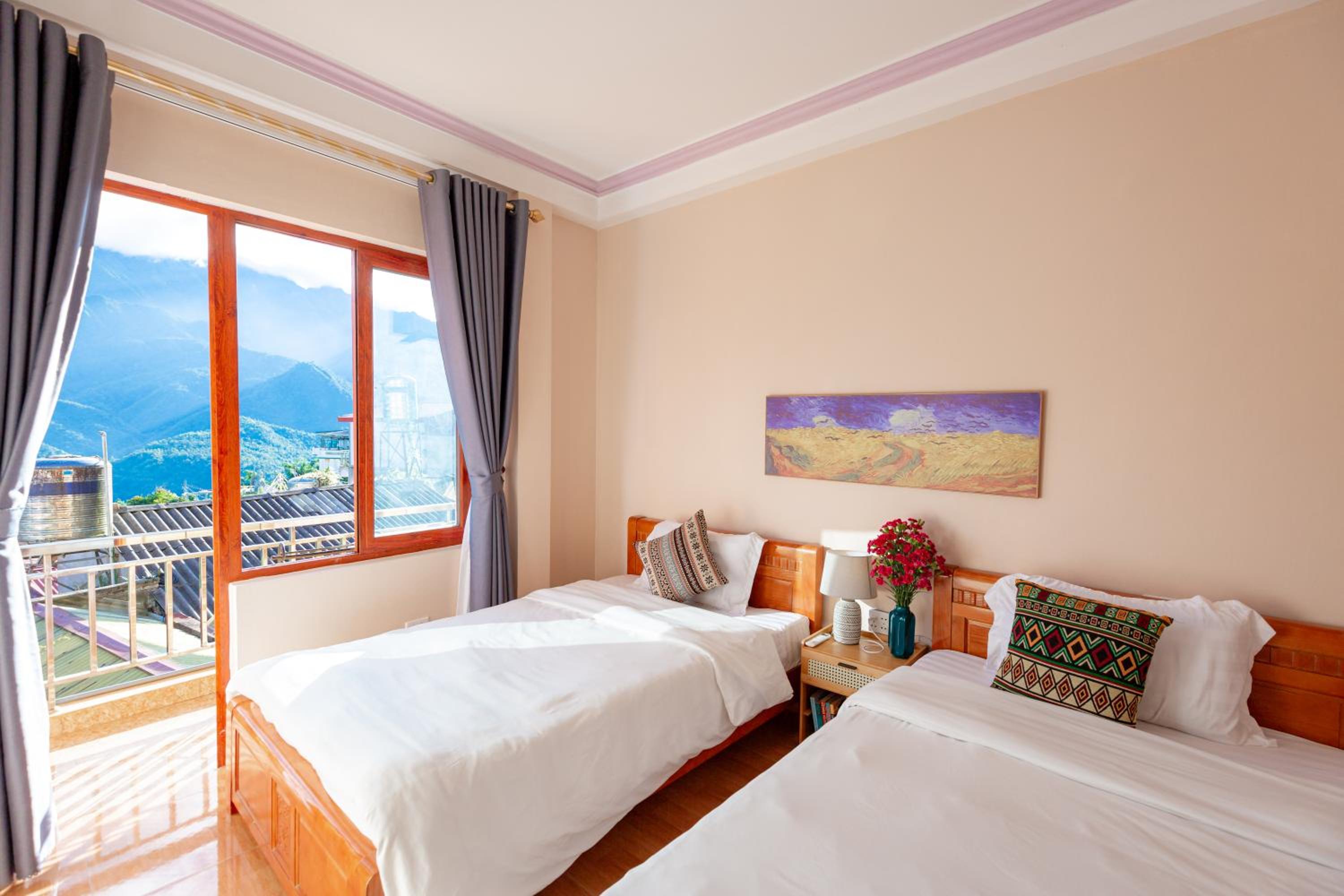 Twin Room with Balcony - Photo 10