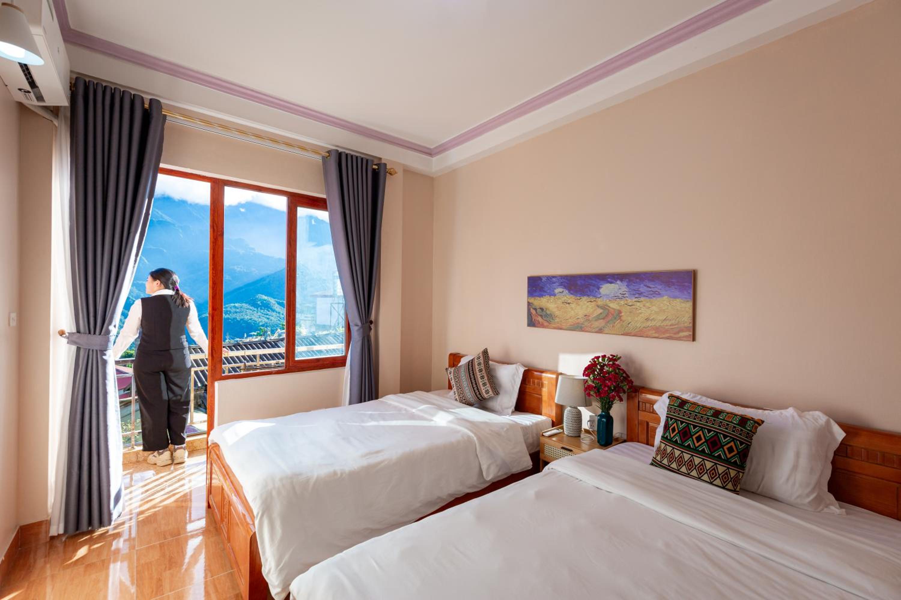 Twin Room with Balcony - Photo 13