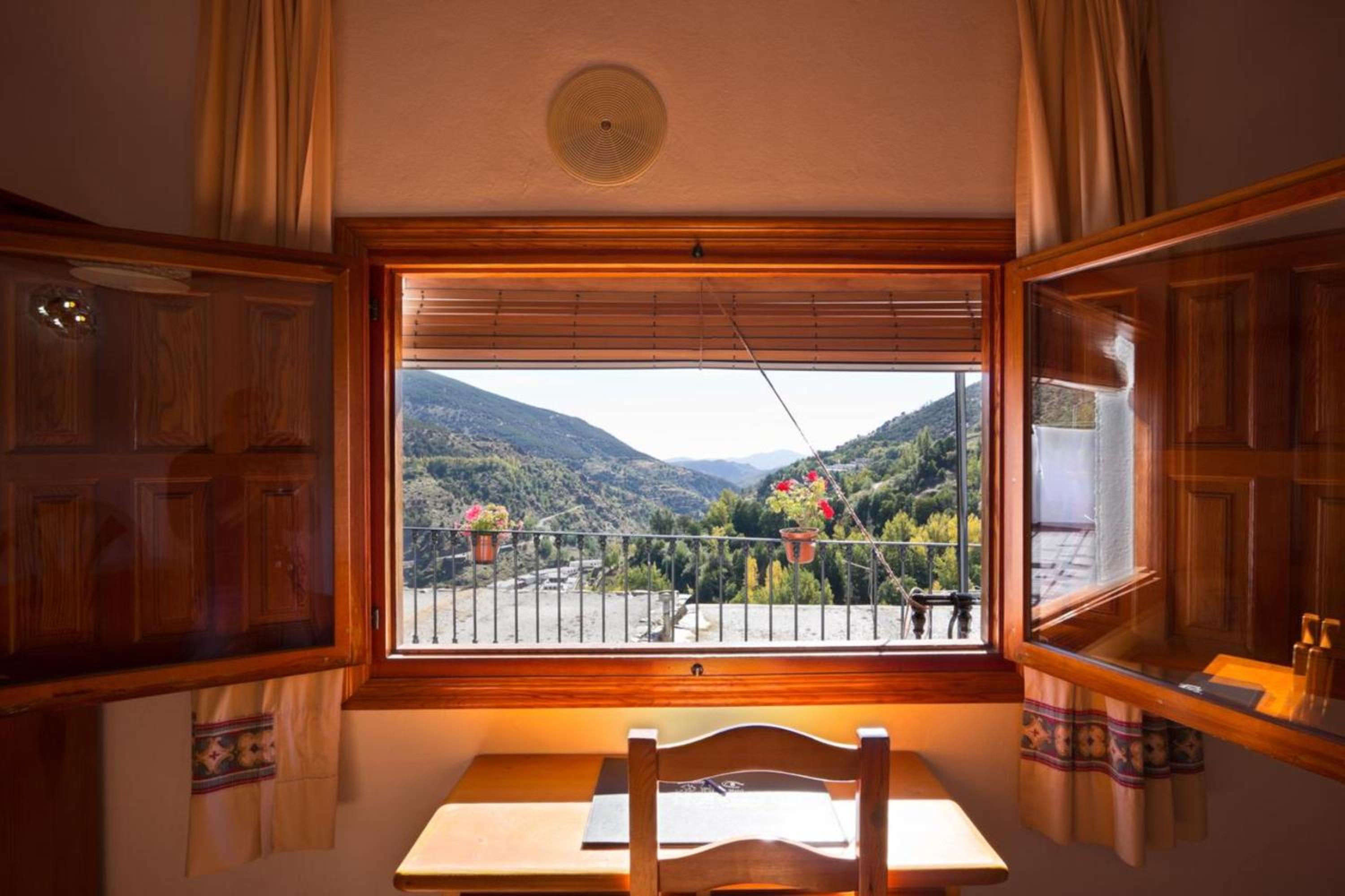 Twin Room with Mountain View - Photo 11