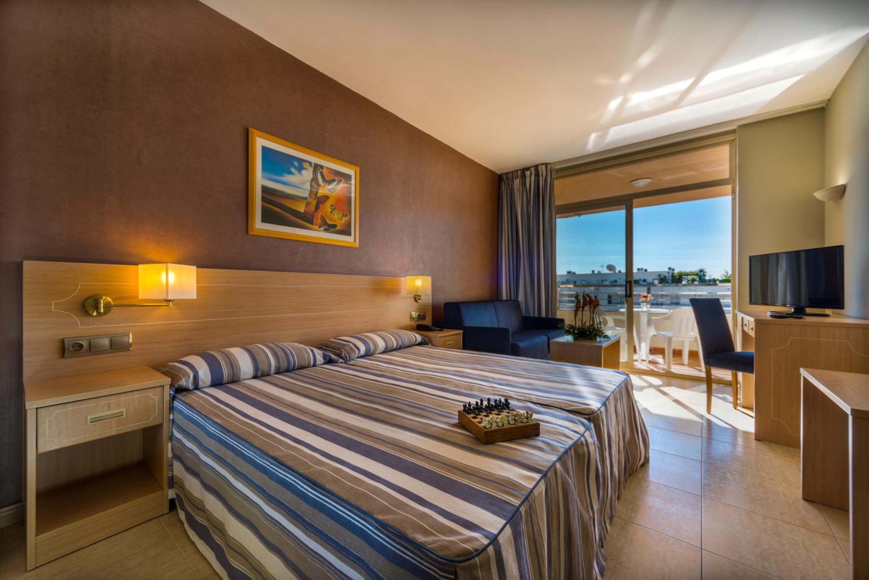 Standard Double Room (2 Adults) - Photo 1